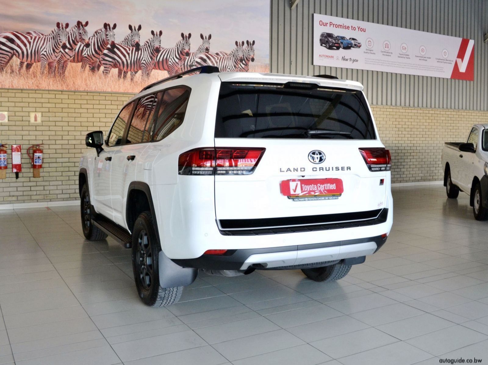 2025 Toyota Land Cruiser 300 Series GR-Sport pictures