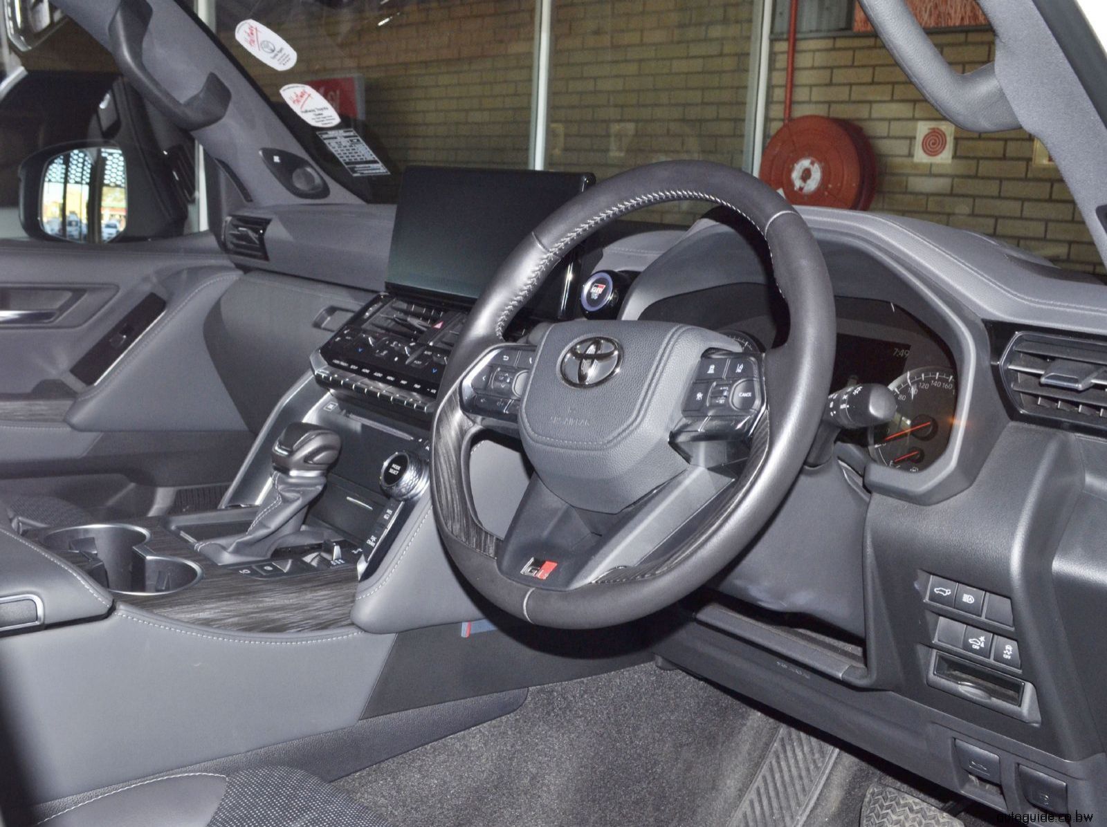 2025 Toyota Land Cruiser 300 Series GR-Sport pictures