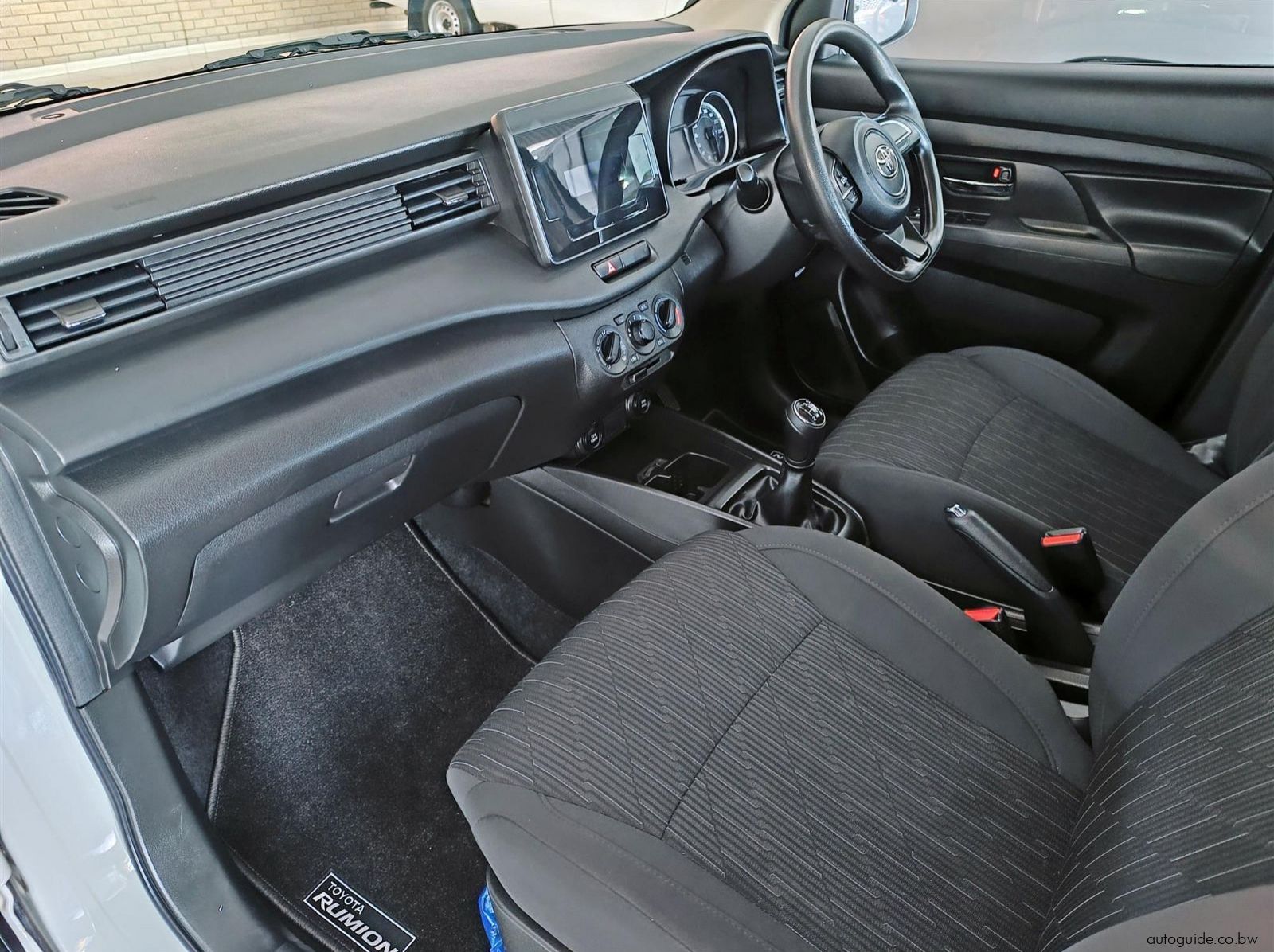 2023 Toyota Rumion 1.5 XS 7 Seater pictures