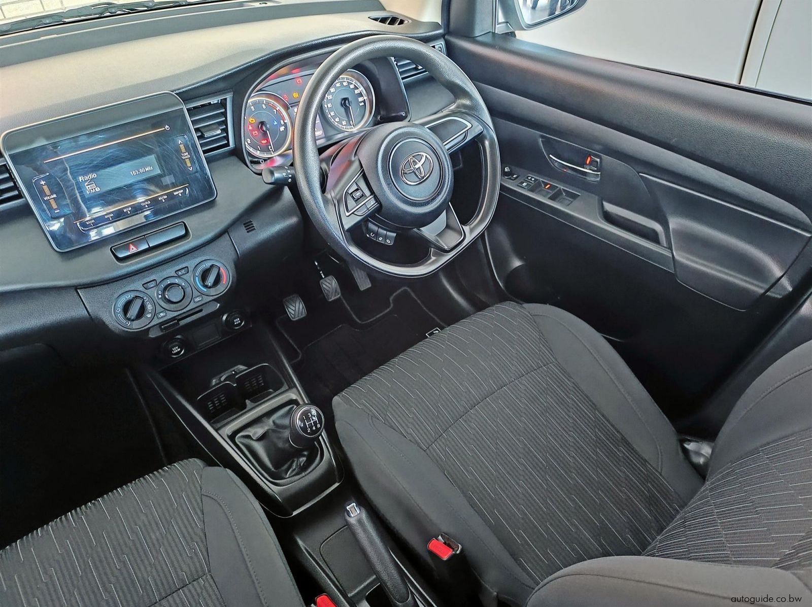 2023 Toyota Rumion 1.5 XS 7 Seater pictures