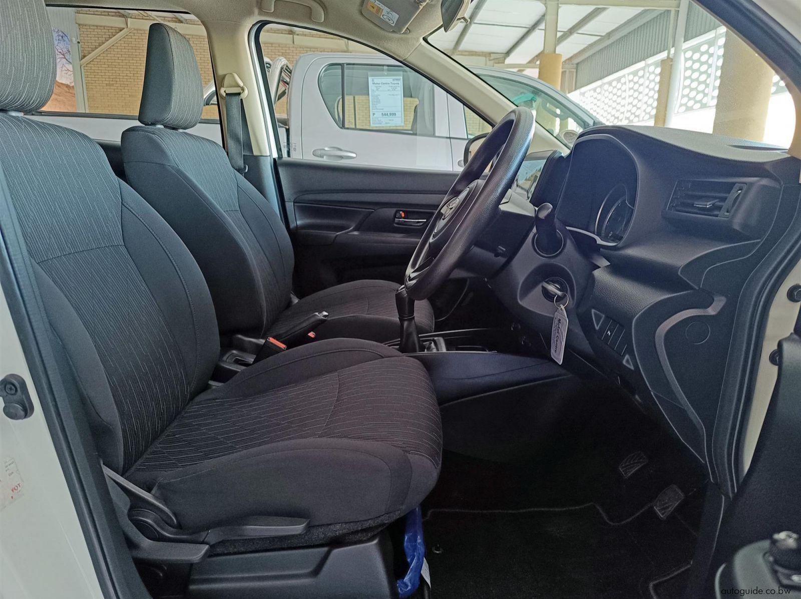 2023 Toyota Rumion 1.5 XS 7 Seater pictures