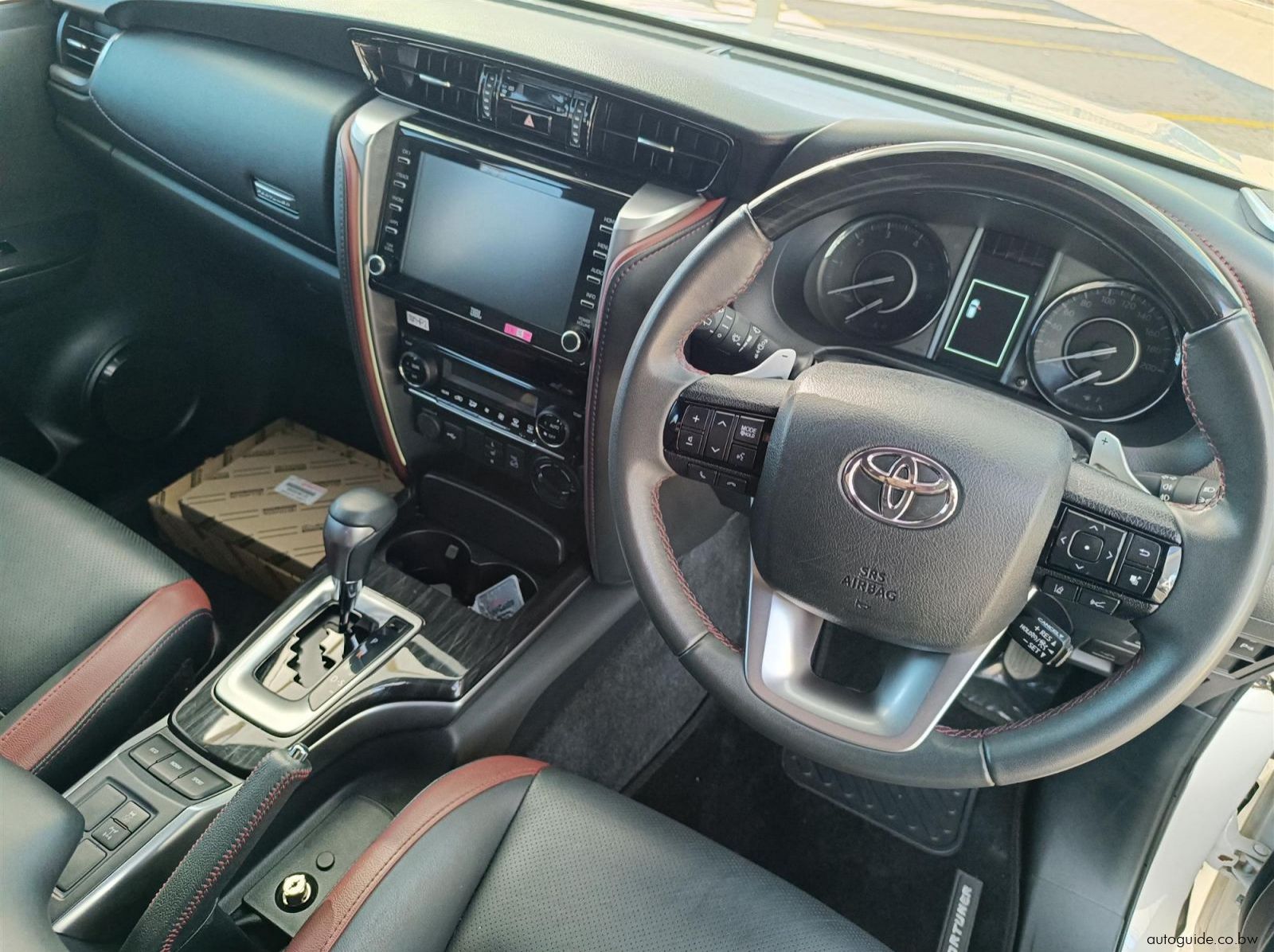 2025 Toyota Fortuner 2.8 GD6 VX 4x4 AT pictures