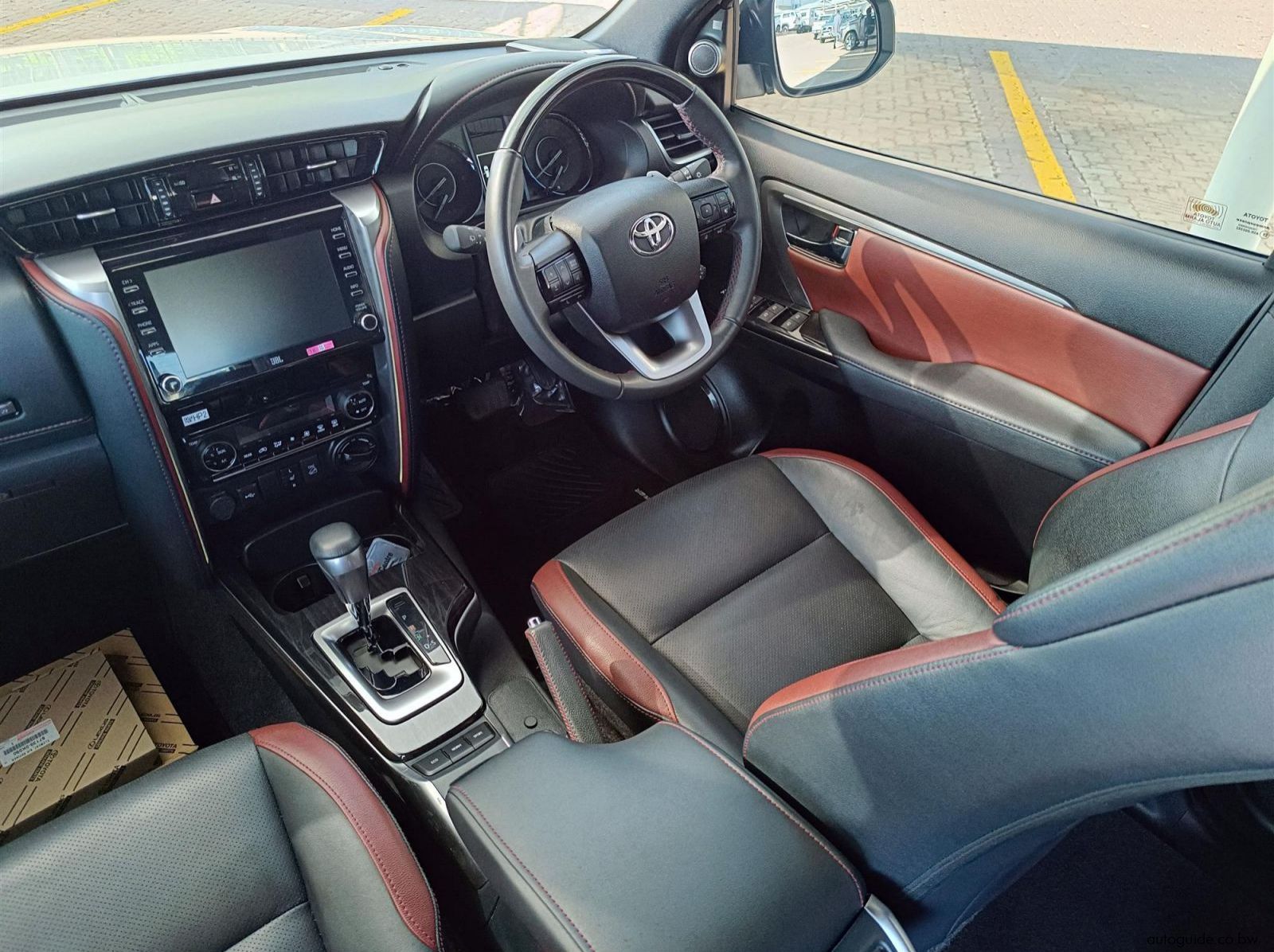 2025 Toyota Fortuner 2.8 GD6 VX 4x4 AT pictures