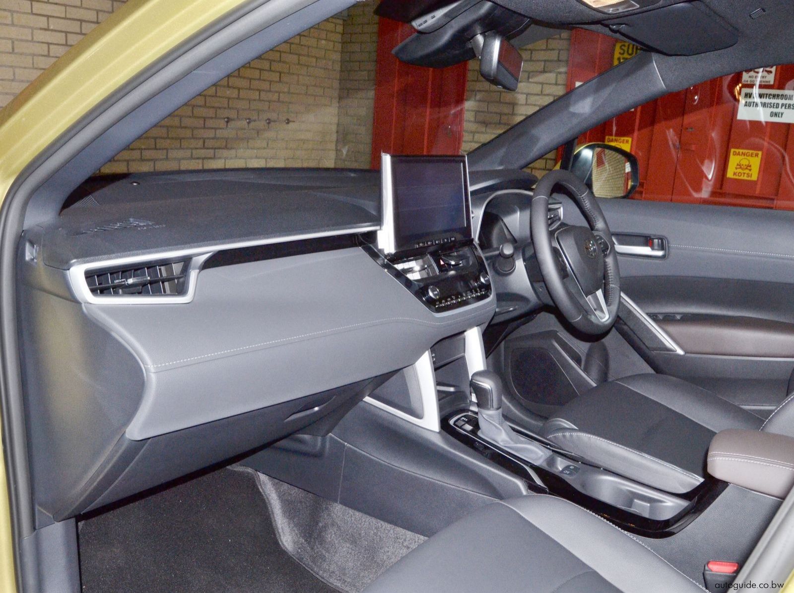 2025 Toyota Corolla Cross XR pictures