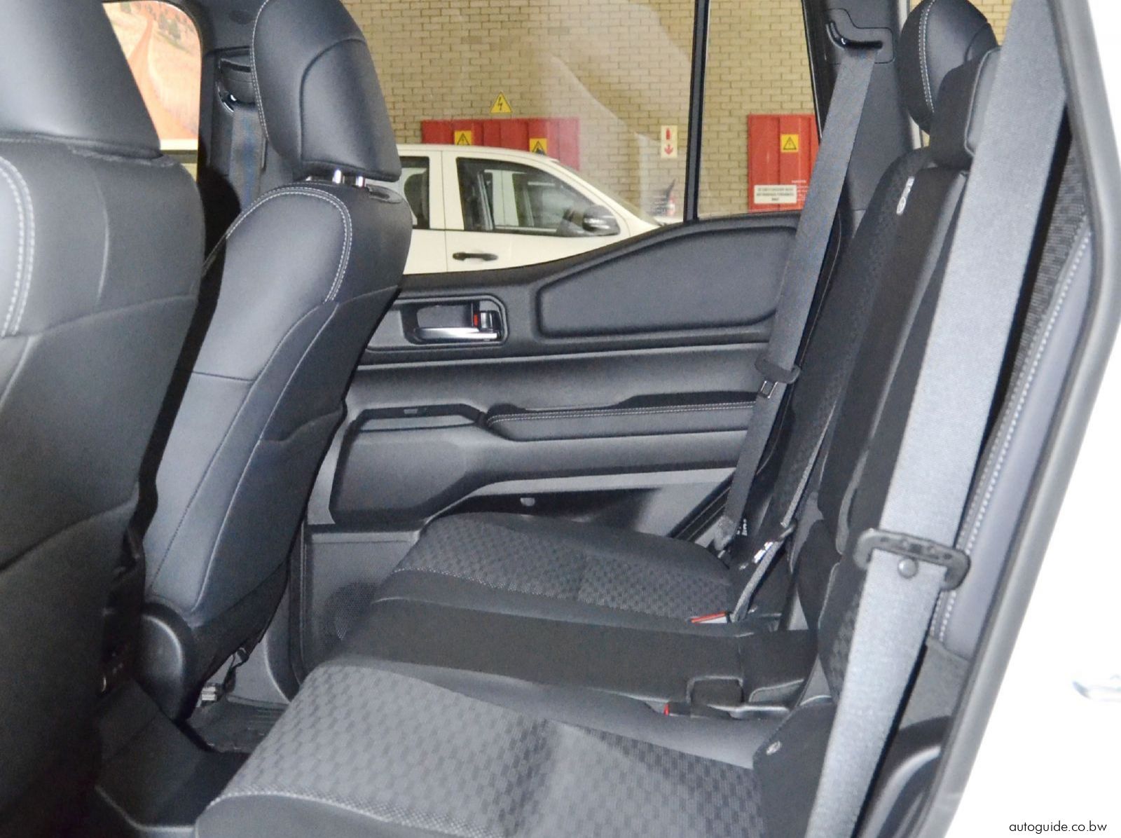 2025 Toyota Prado 2.8GD VX-R pictures