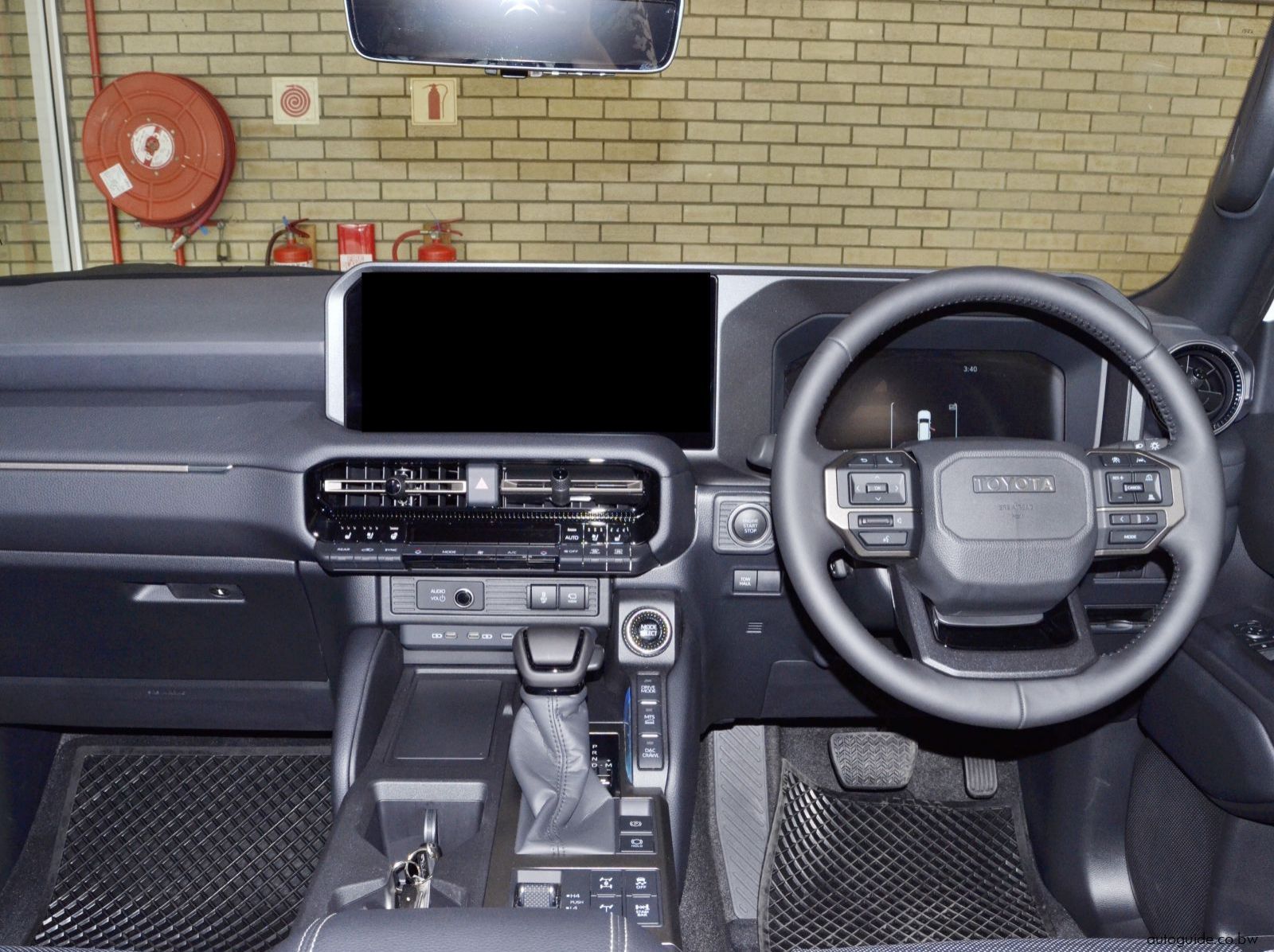 2025 Toyota Prado 2.8GD VX-R pictures