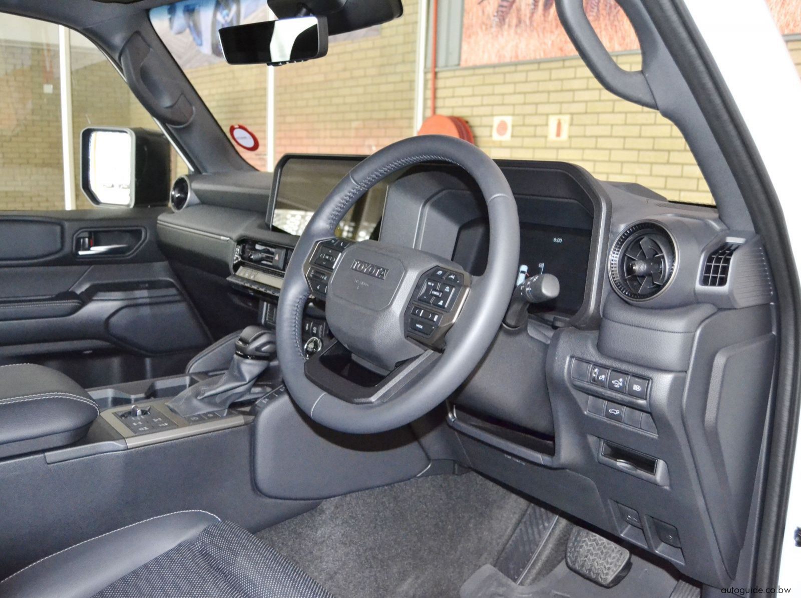 2025 Toyota Prado 2.8GD VX-R pictures