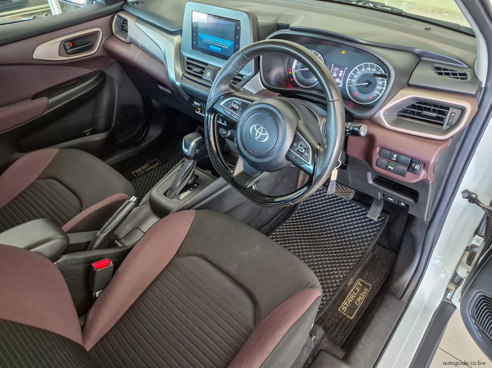 2025 Toyota Starlet Cross XS pictures