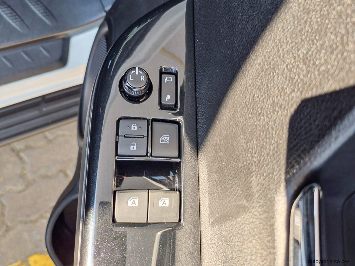 2024 Toyota Hilux Xtra Cab pictures