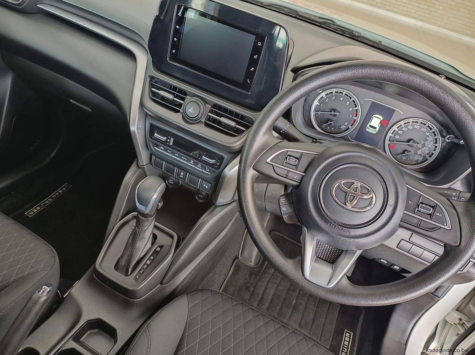 2024 Toyota Urban Cruiser 1.5 XR pictures