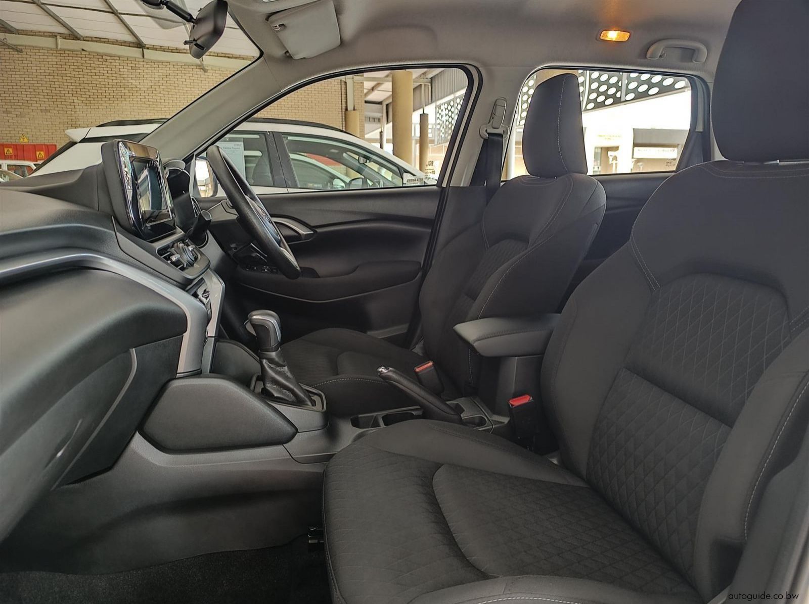 2024 Toyota Urban Cruiser 1.5 XR pictures