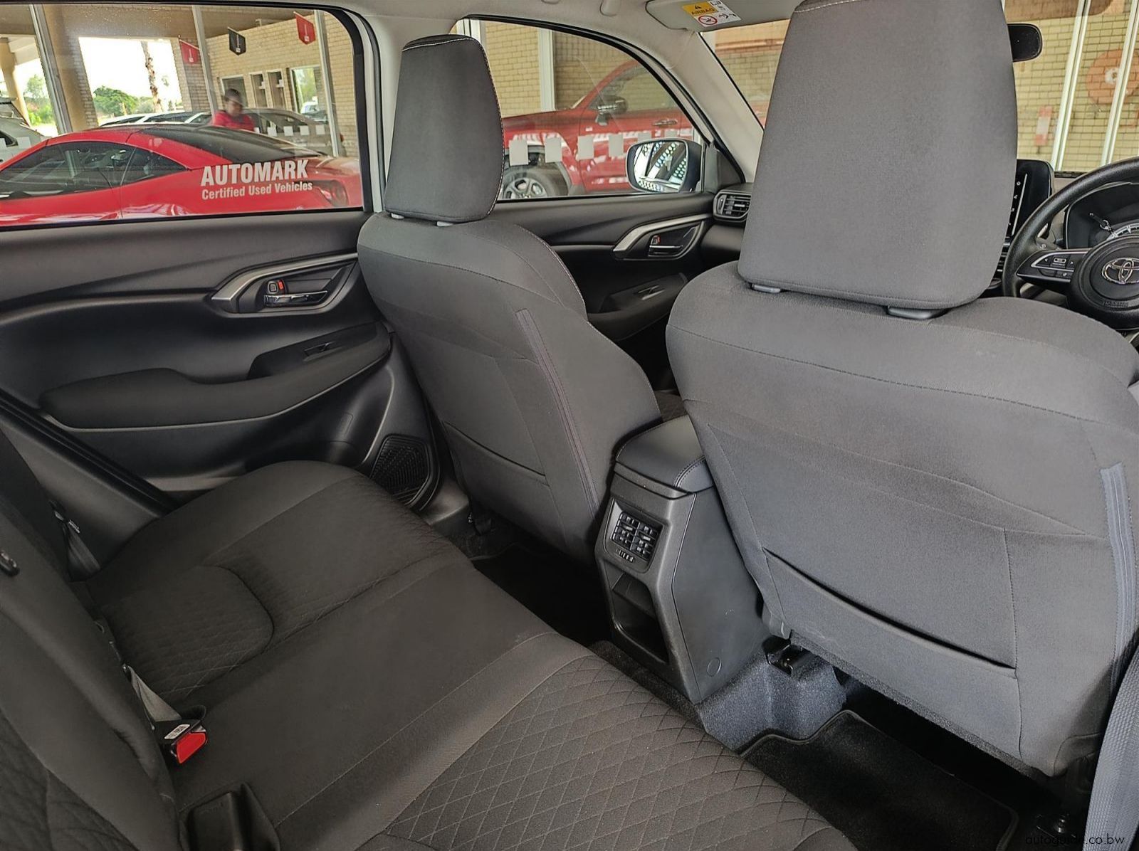 2024 Toyota Urban Cruiser 1.5 XR pictures