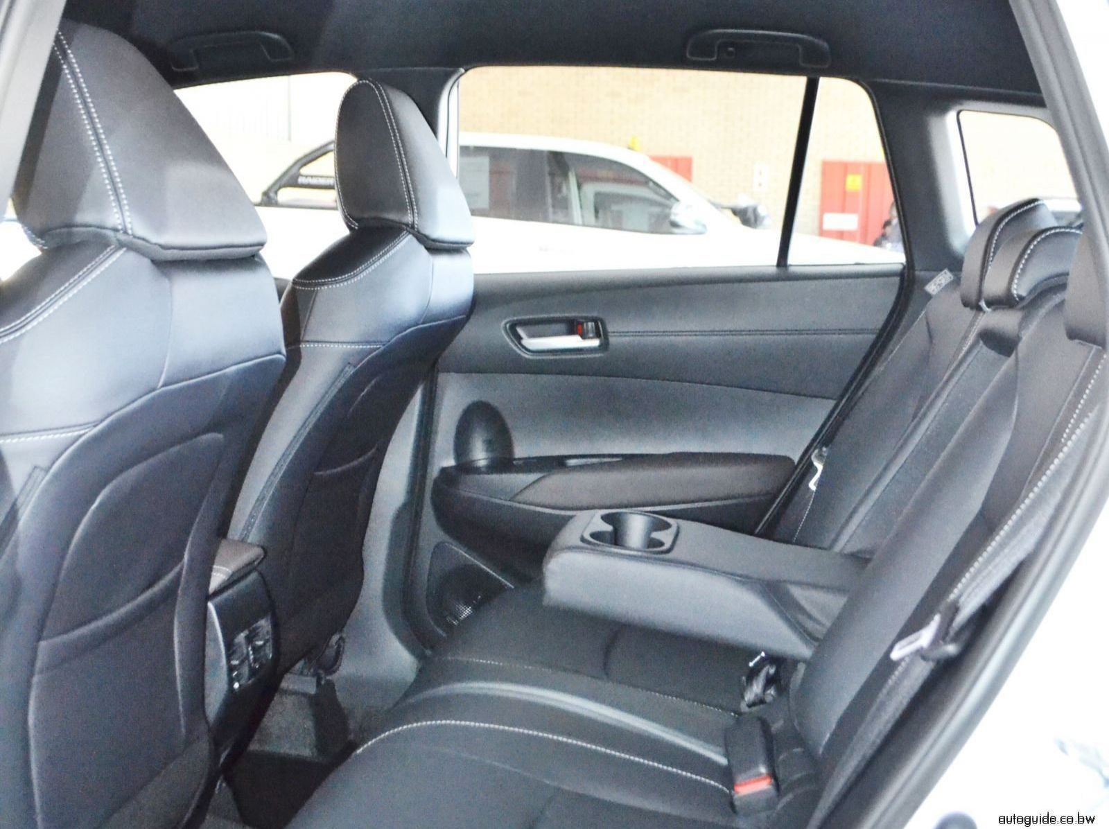 2026 Toyota Corolla Cross 1.8 XS HEV A/T pictures