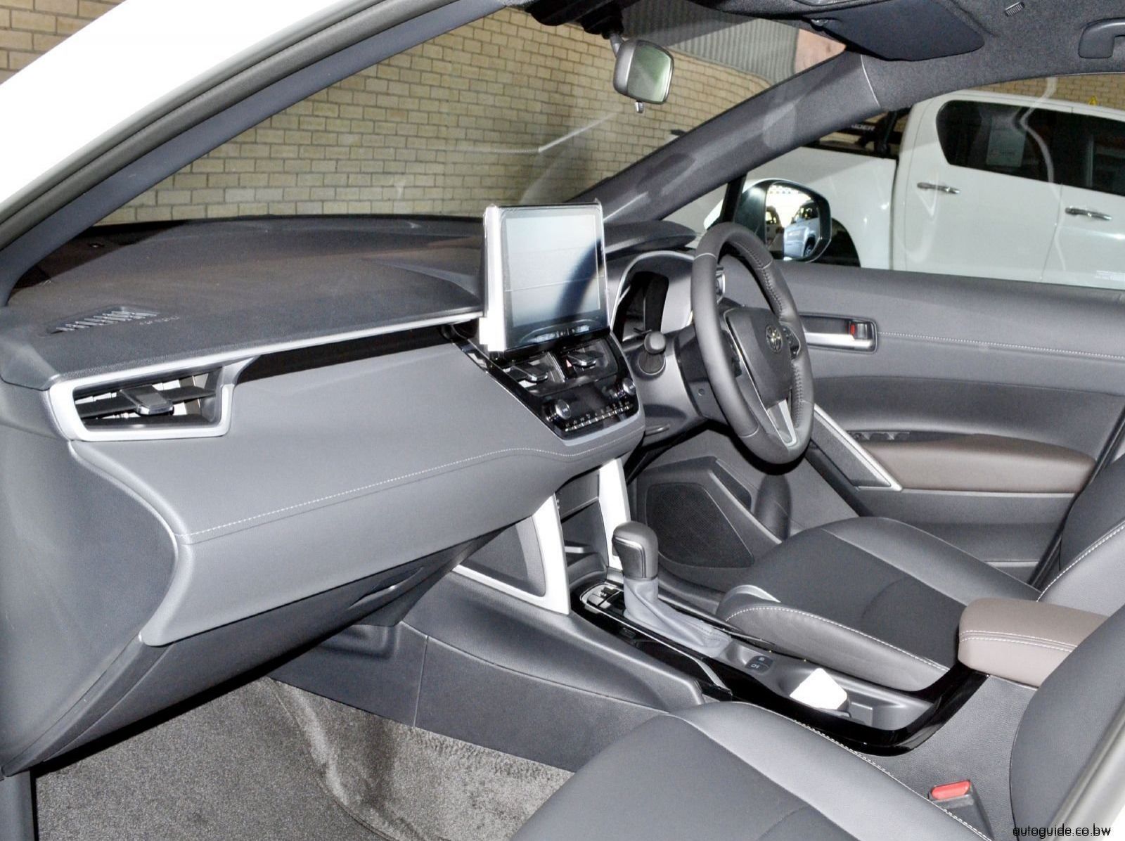 2026 Toyota Corolla Cross 1.8 XS HEV A/T pictures
