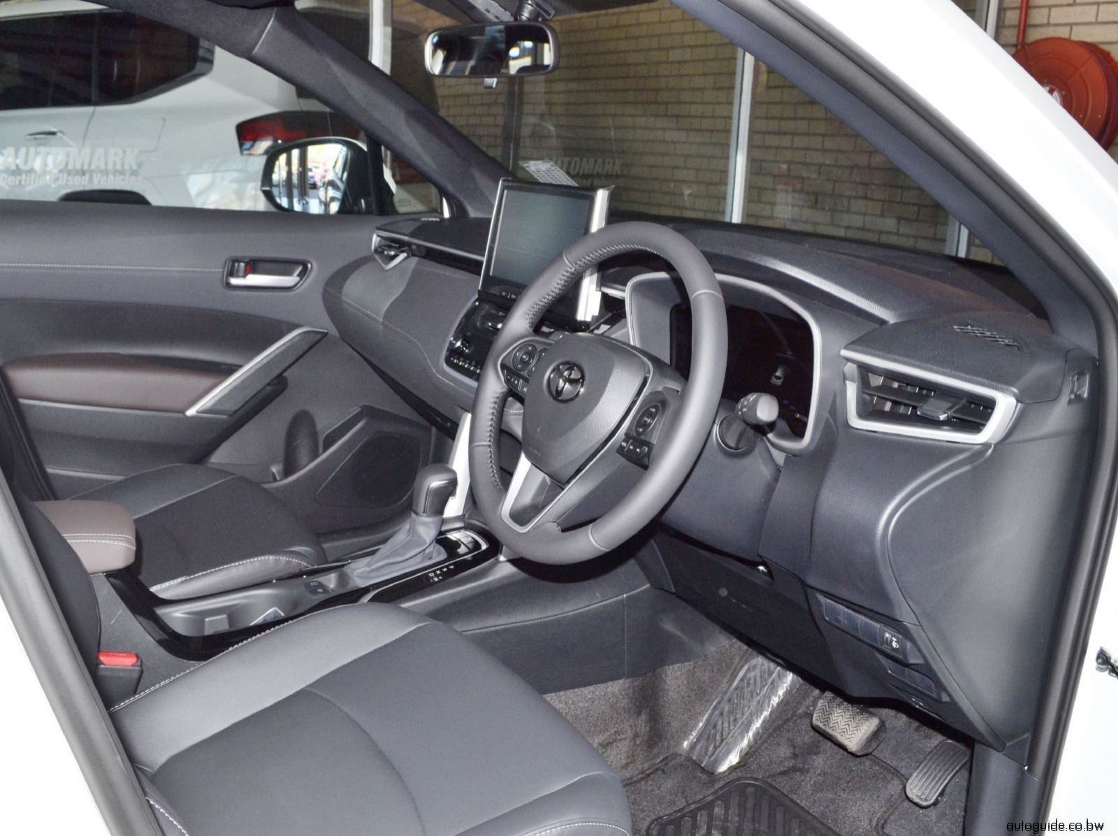 2026 Toyota Corolla Cross 1.8 XS HEV A/T pictures
