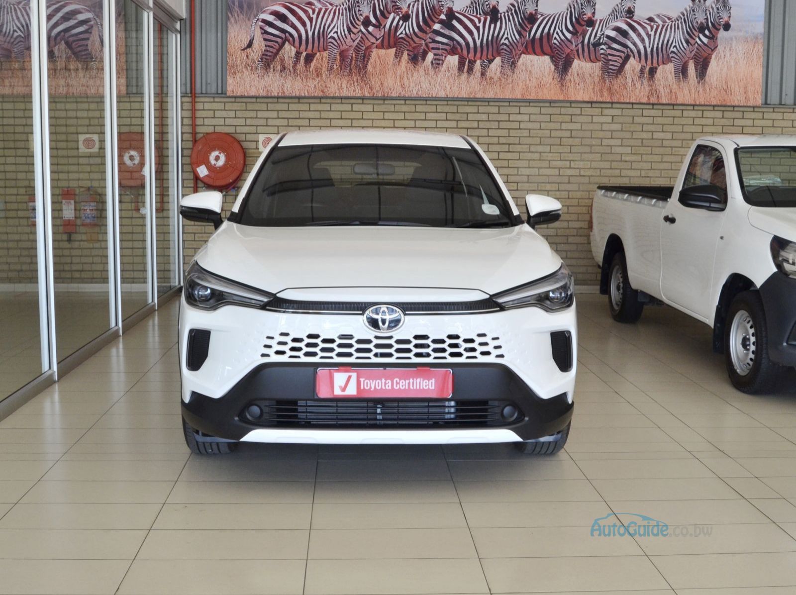 2025 Toyota Corolla Cross XS HEV (CVT) -  Hybrid pictures