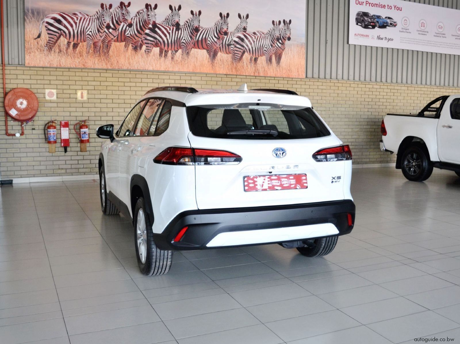 2025 Toyota Corolla Cross XS HEV (CVT) -  Hybrid pictures