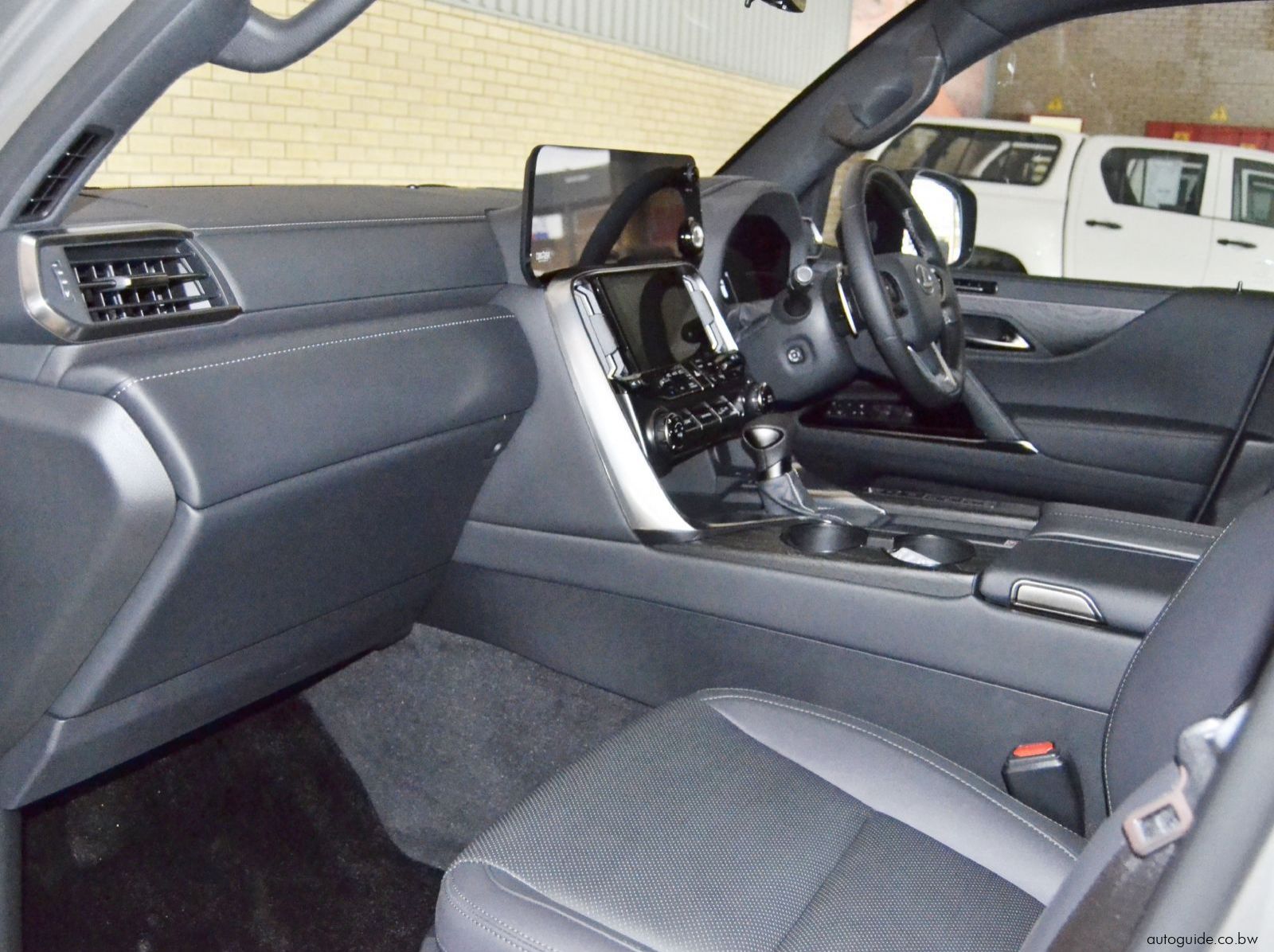 2025 Lexus LX500 D Overtrail pictures