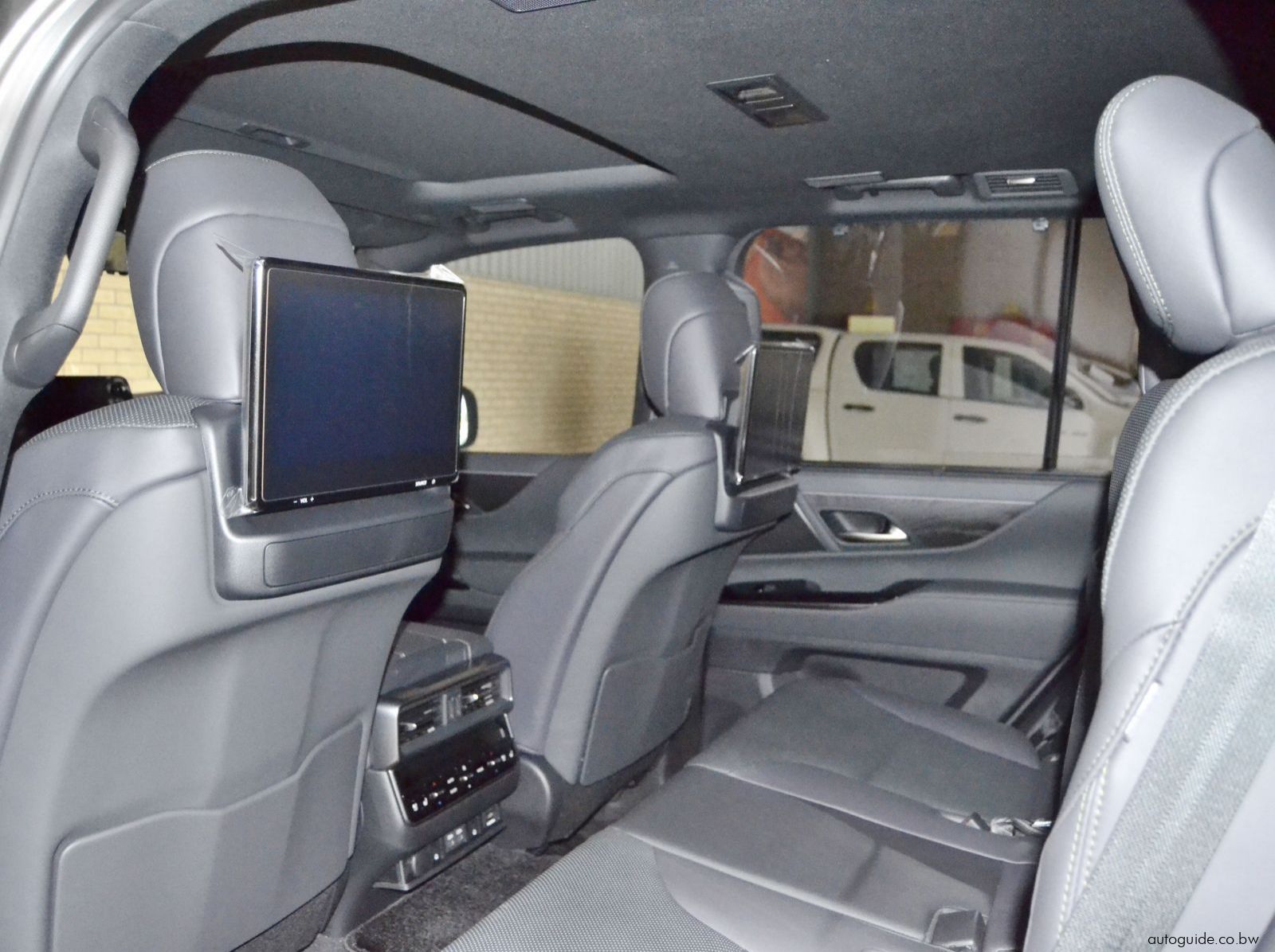 2025 Lexus LX500 D Overtrail pictures