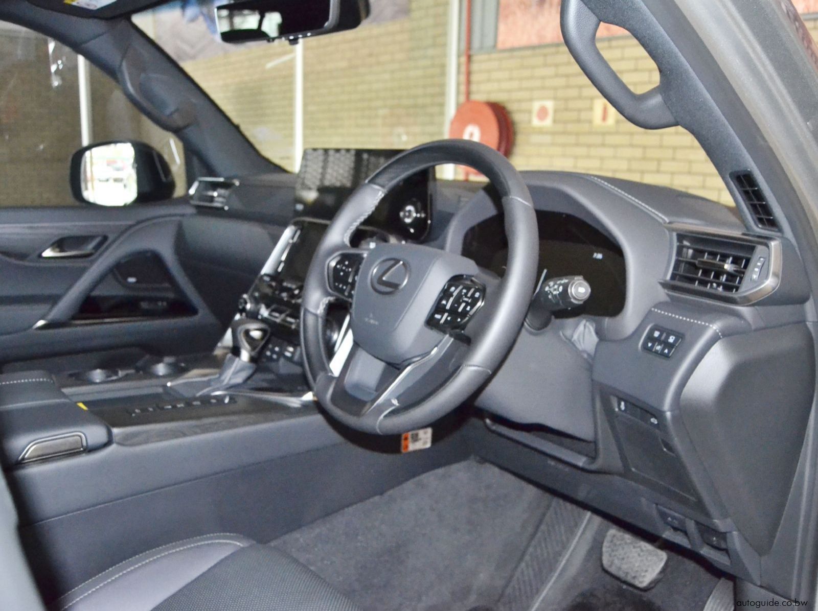 2025 Lexus LX500 D Overtrail pictures