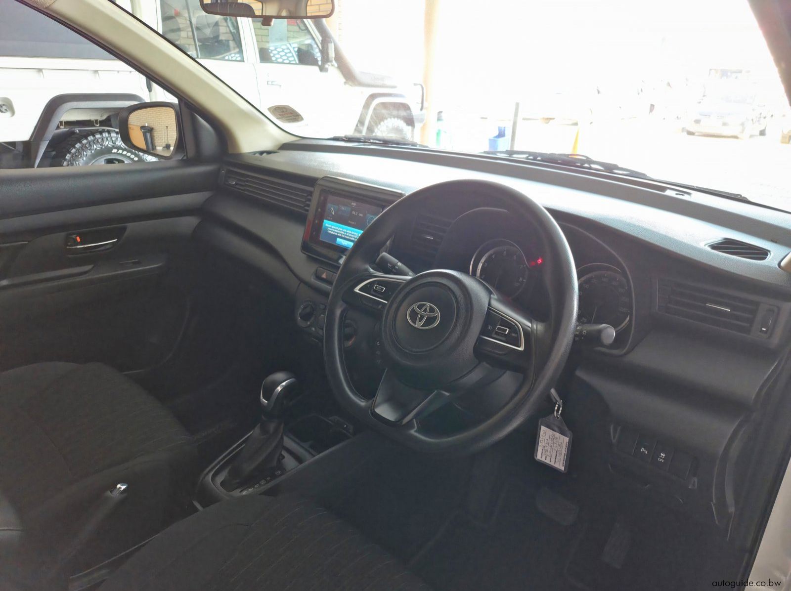 2025 Toyota Rumion 1.5 SX 7 Seater pictures