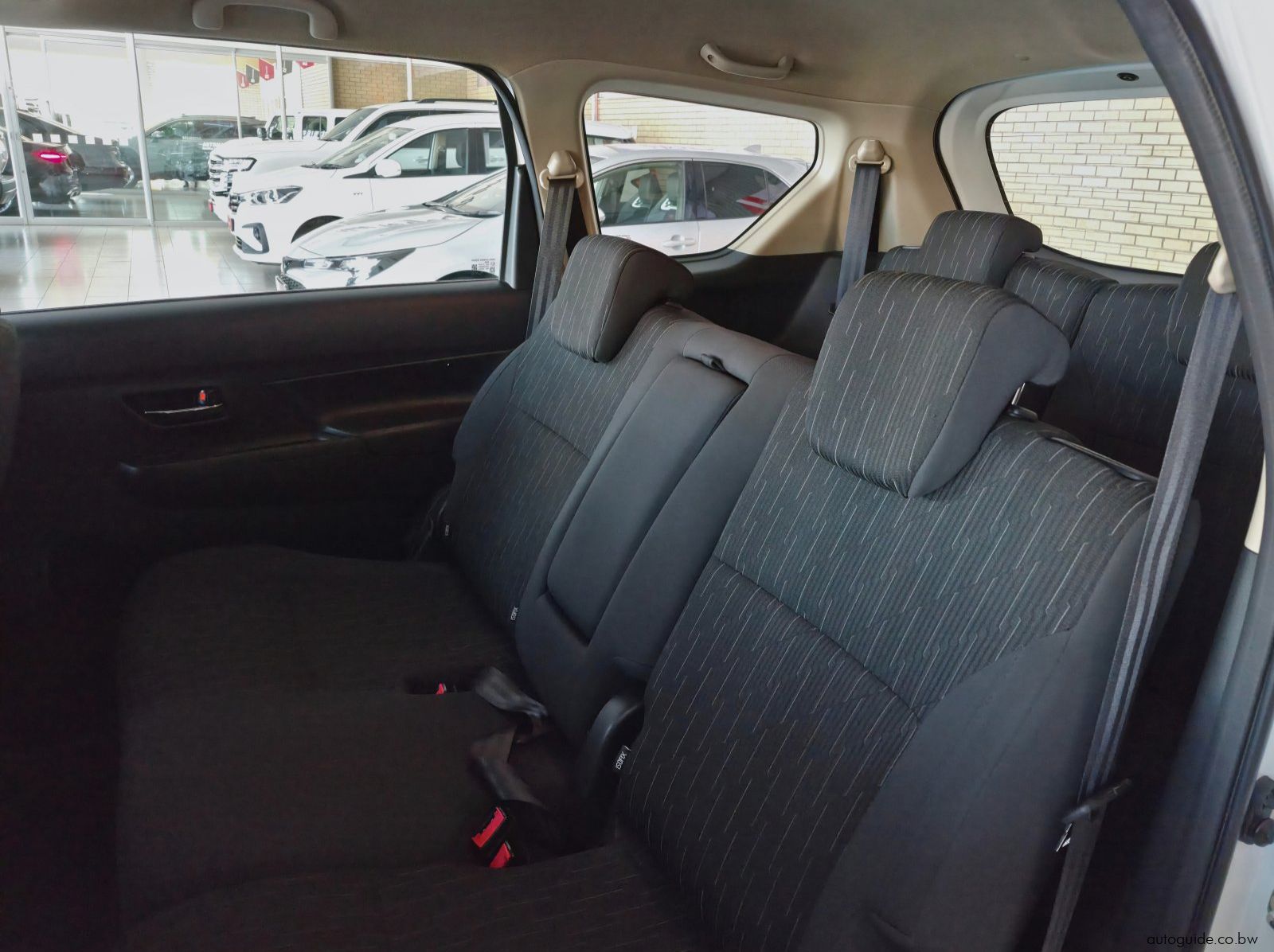 2025 Toyota Rumion 1.5 SX 7 Seater pictures