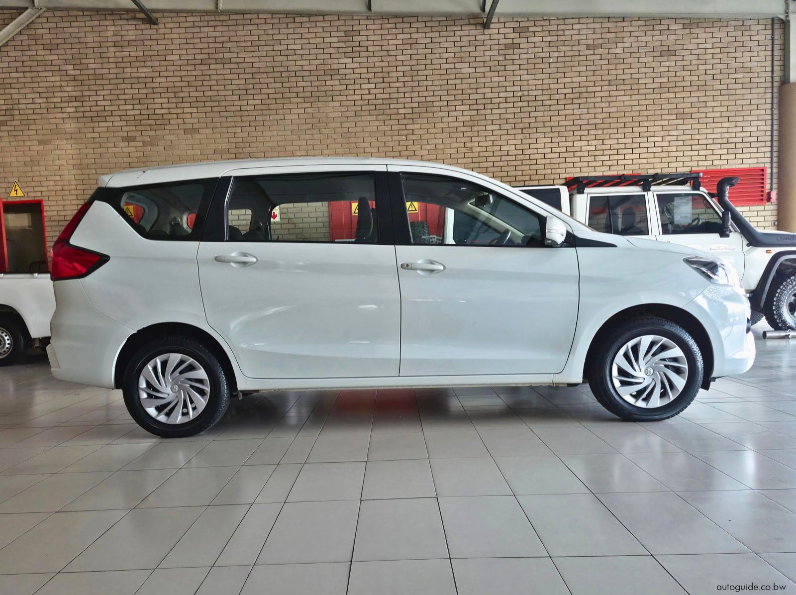 2025 Toyota Rumion 1.5 SX 7 Seater pictures