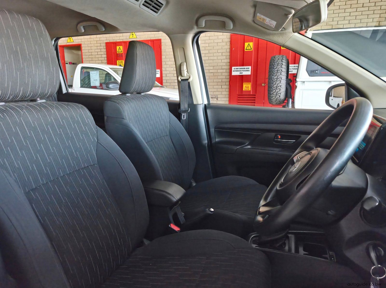 2025 Toyota Rumion 1.5 SX 7 Seater pictures