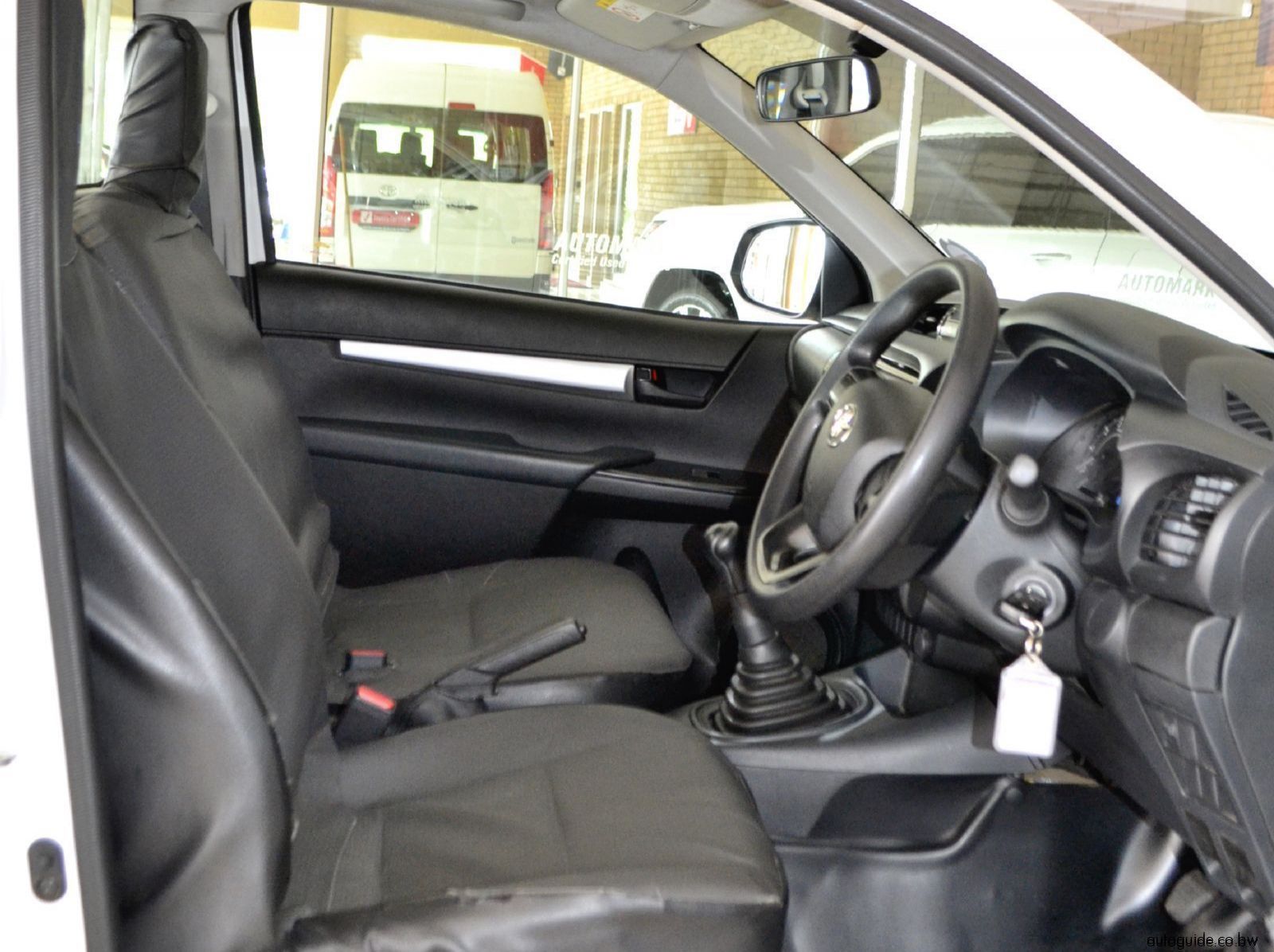 2025 Toyota Hilux LWB 2.4L pictures