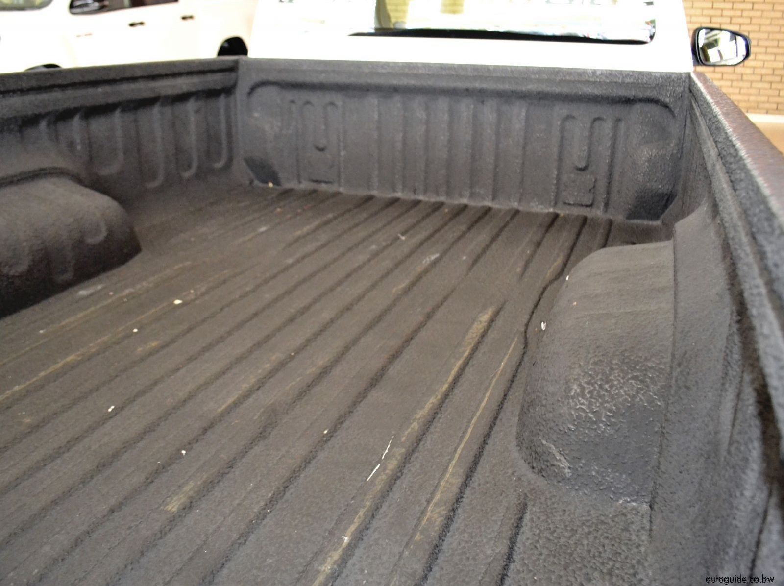 2025 Toyota Hilux LWB 2.4L pictures