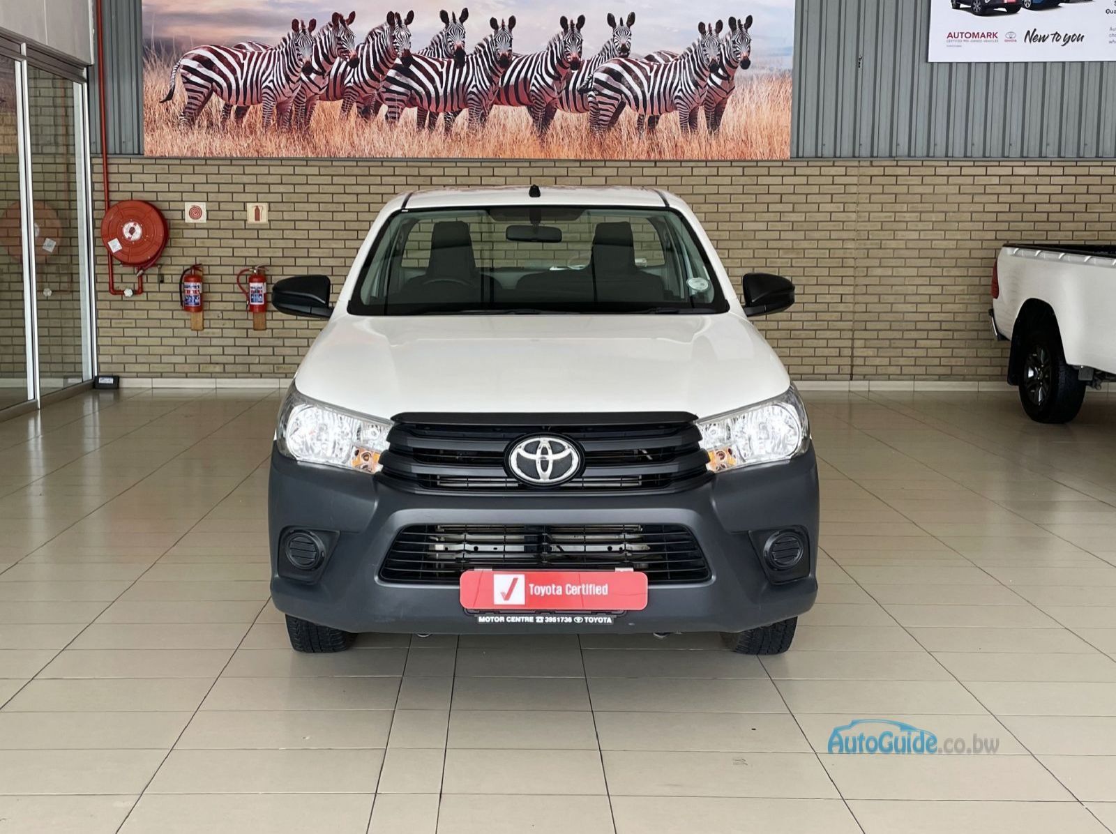 2025 Toyota Hilux LWB 2.4L pictures