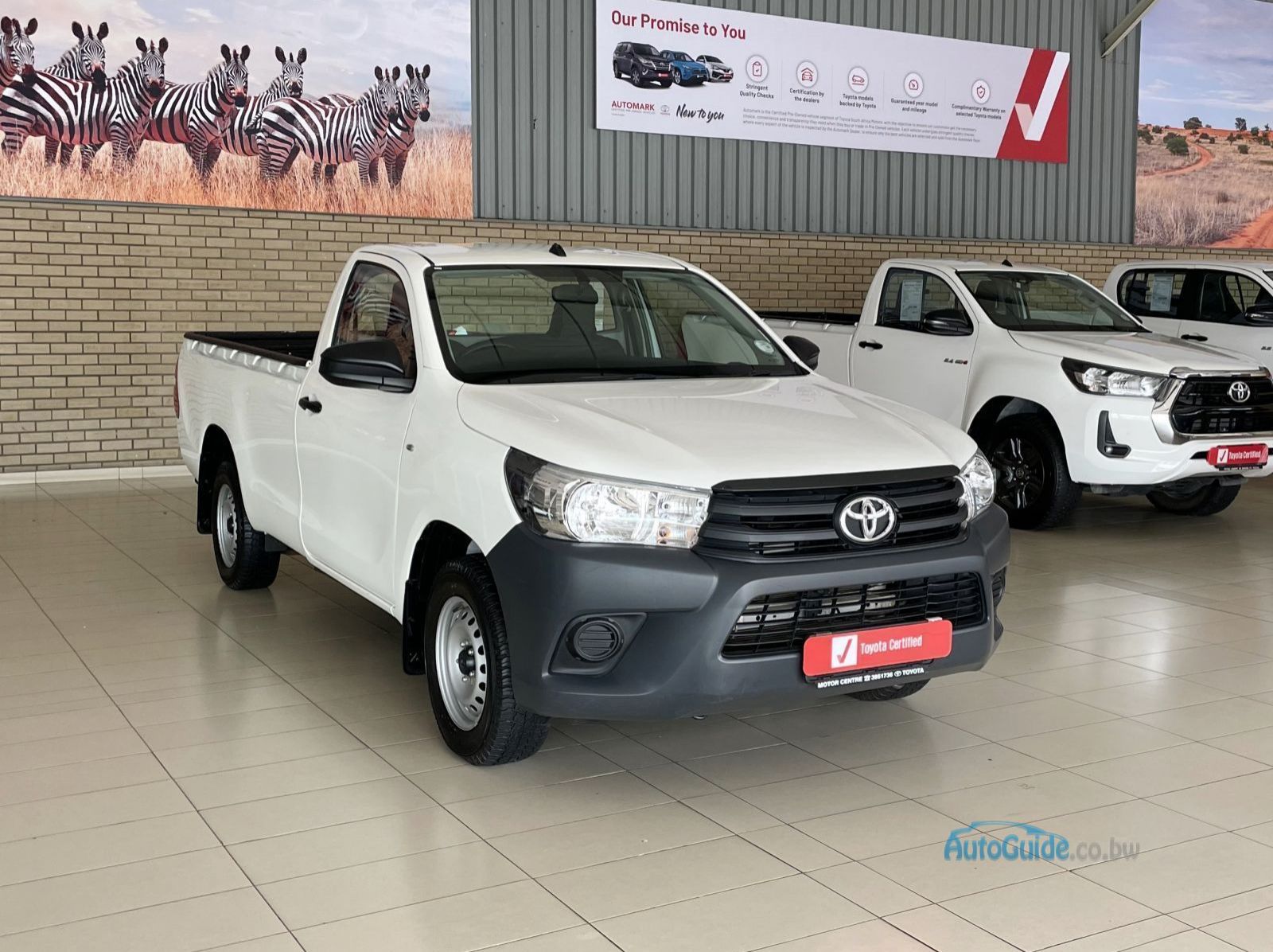 2025 Toyota Hilux LWB 2.4L pictures