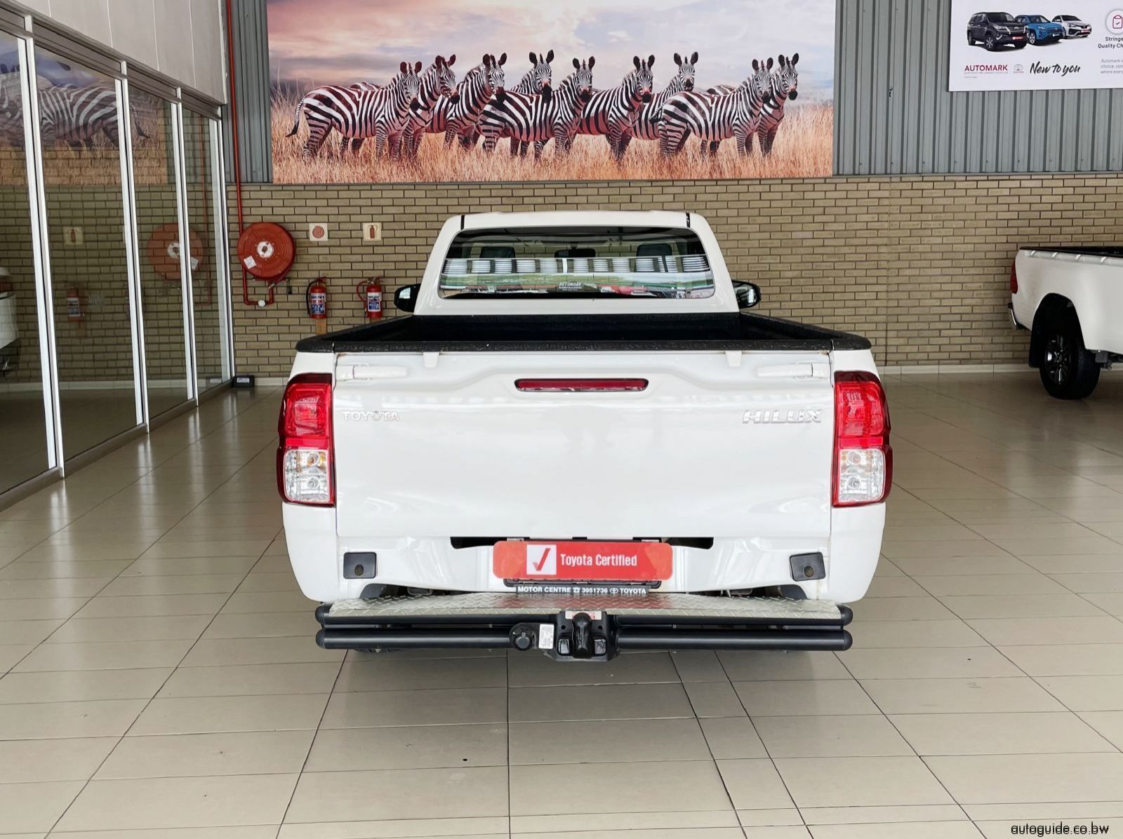 2025 Toyota Hilux LWB 2.4L pictures