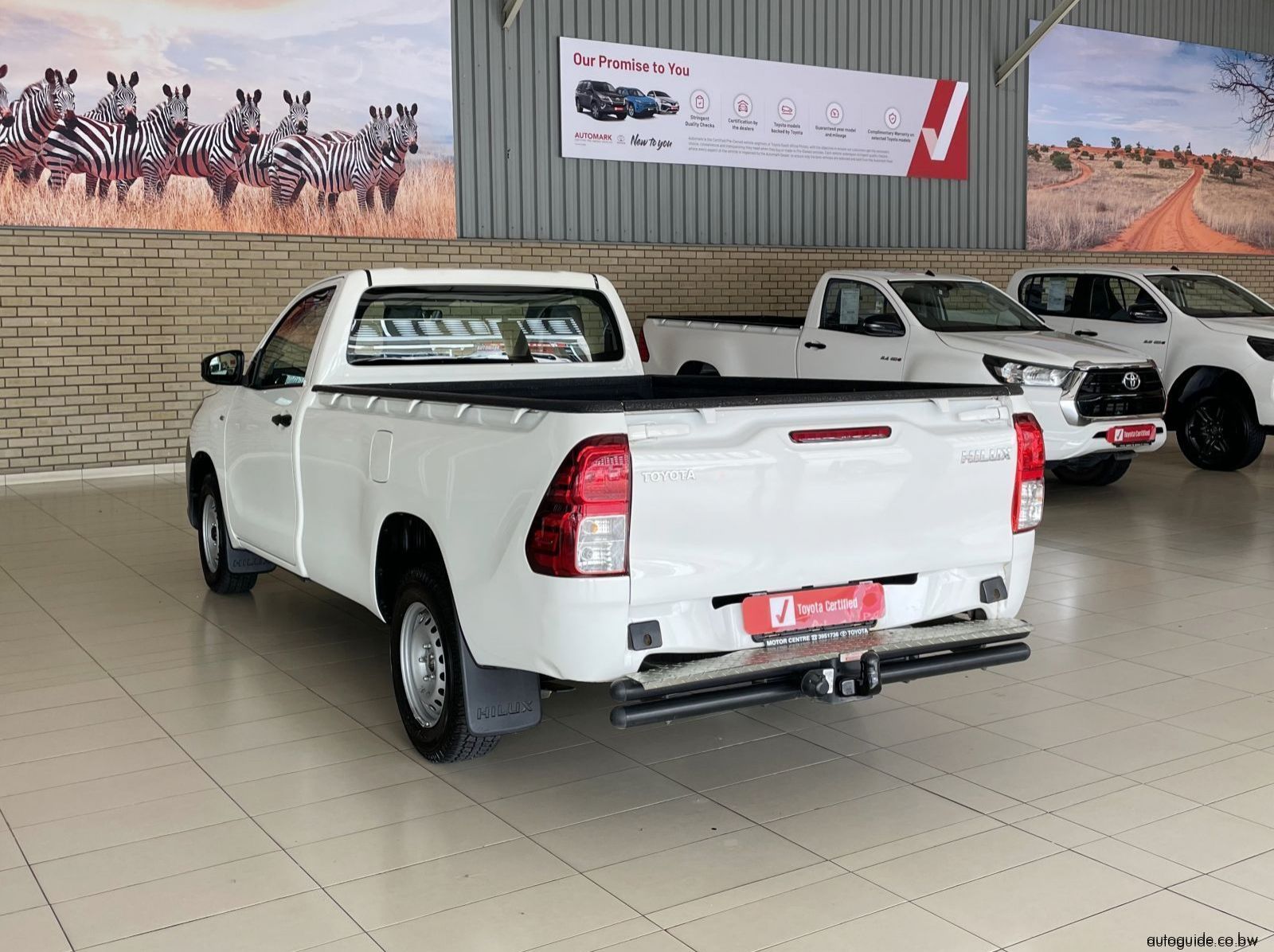 2025 Toyota Hilux LWB 2.4L pictures