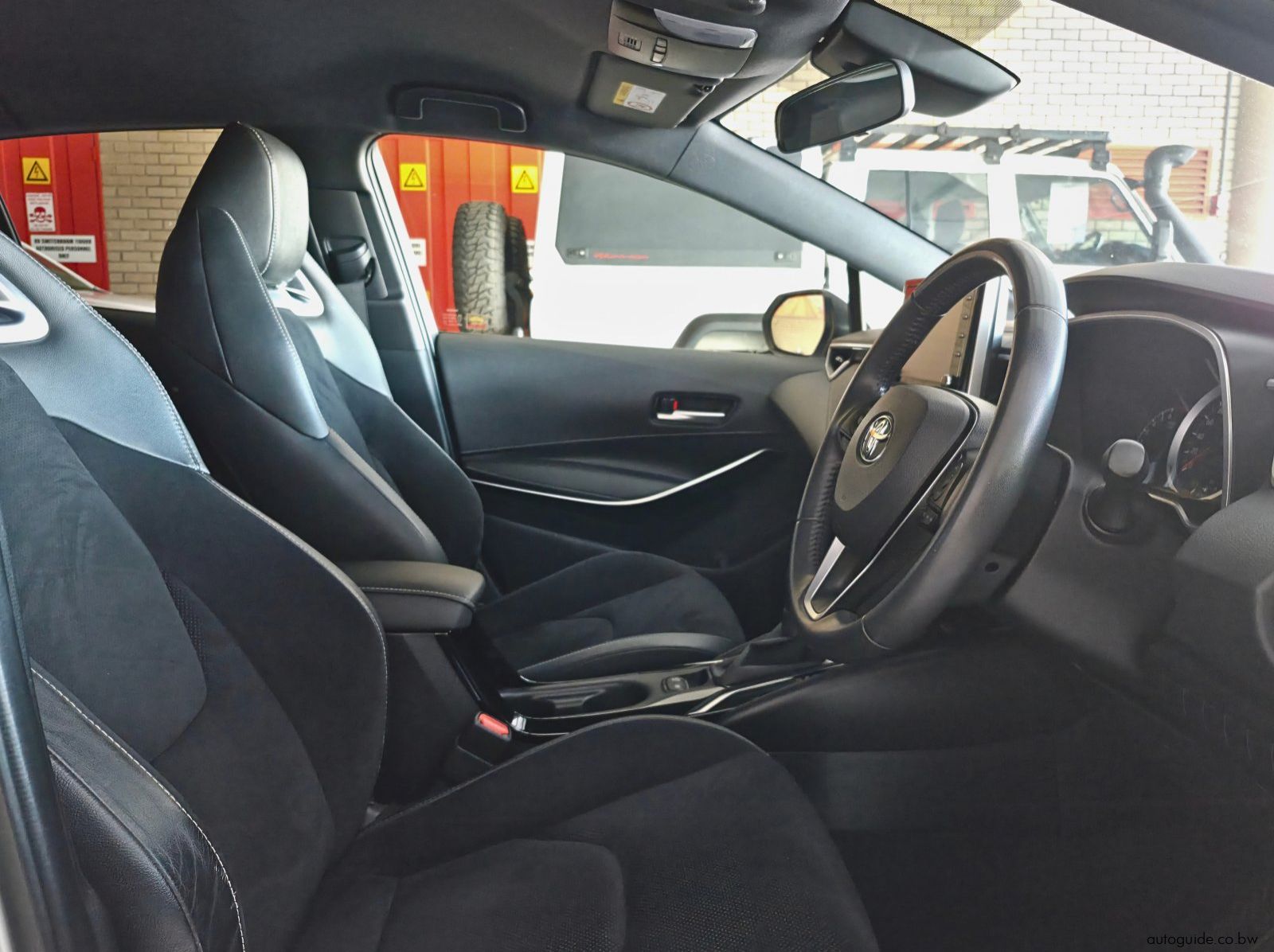 2020 Toyota Corolla Hatch XR pictures