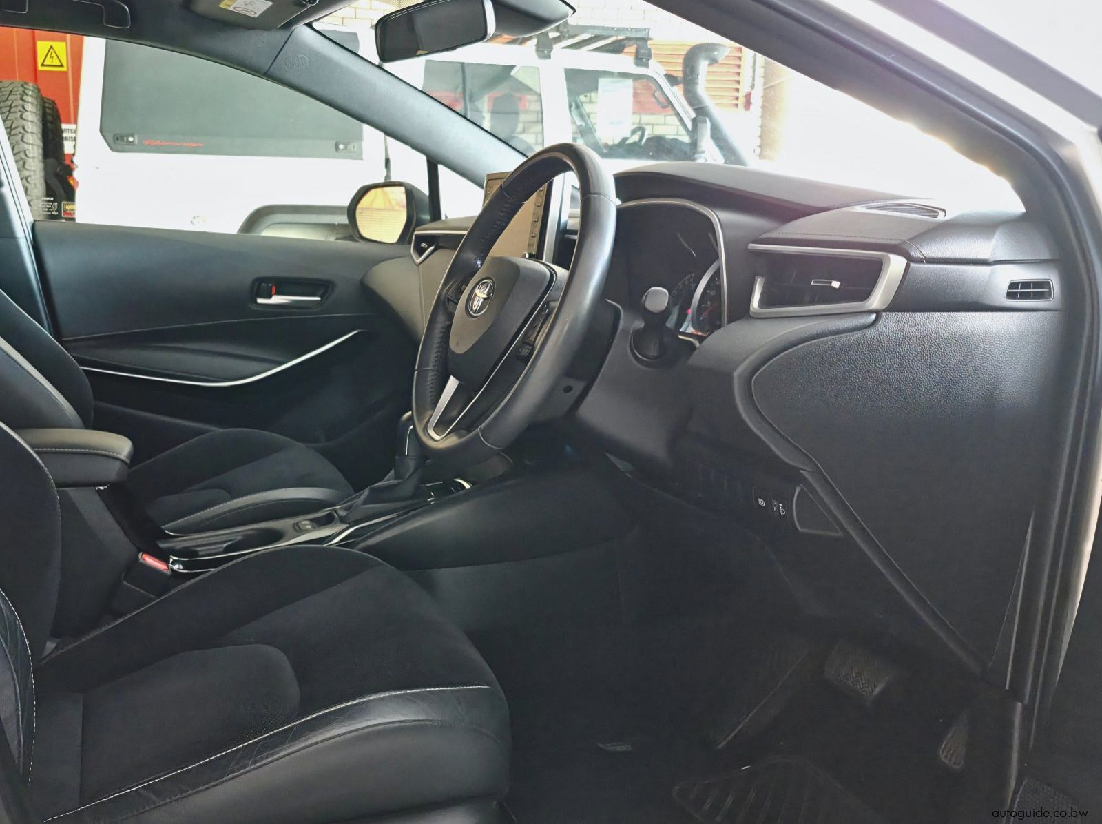 2020 Toyota Corolla Hatch XR pictures