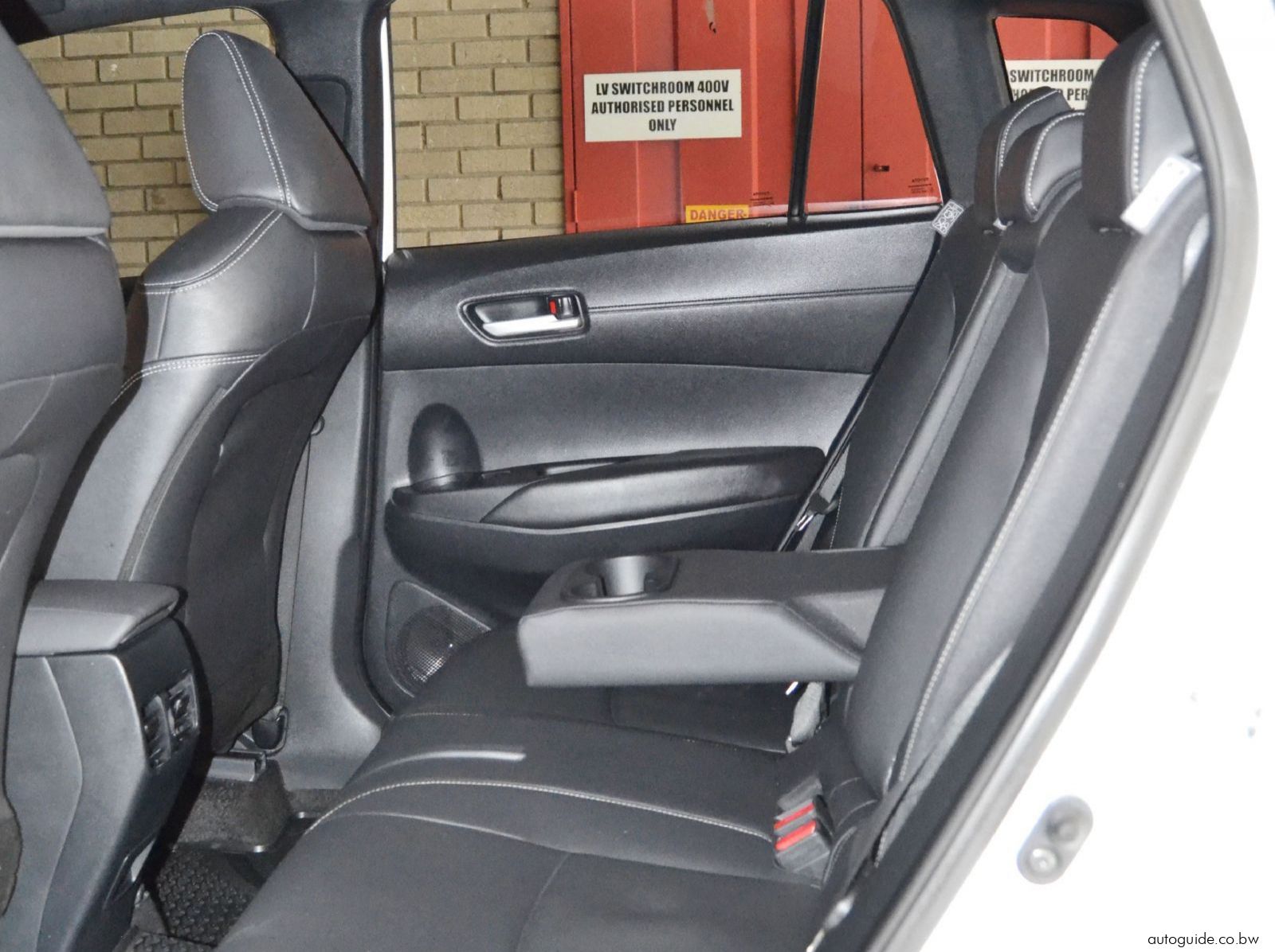 2023 Toyota Corolla Cross XS pictures