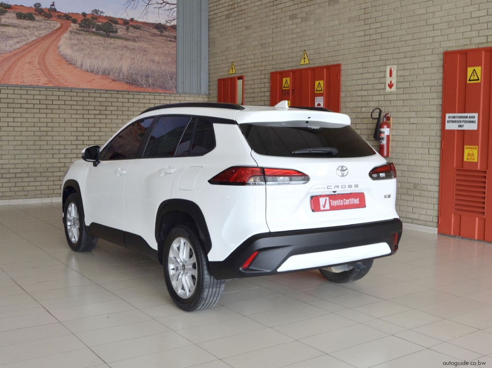 2023 Toyota Corolla Cross XS pictures