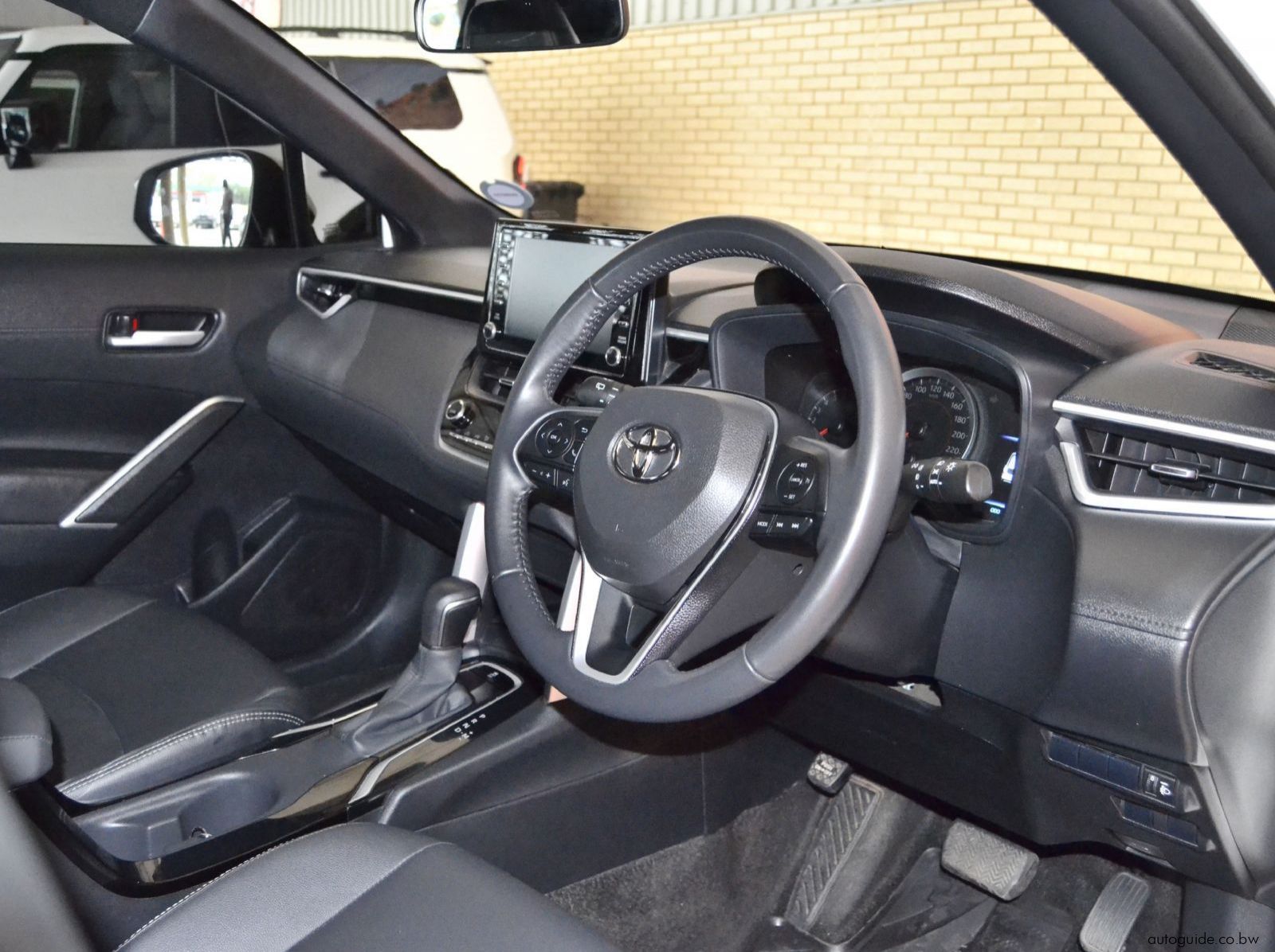 2023 Toyota Corolla Cross XS pictures