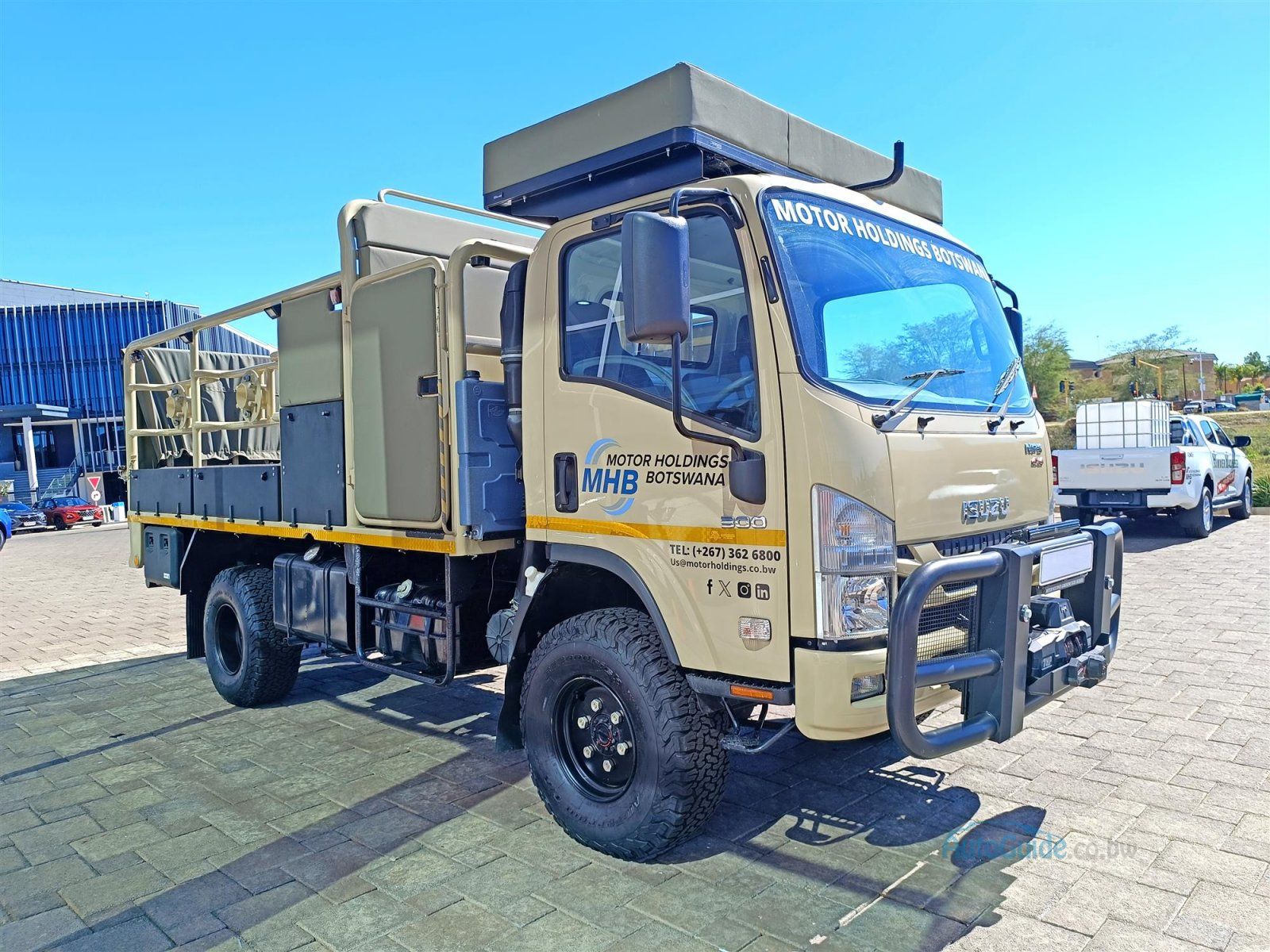 2025 Isuzu NPS 300 photo