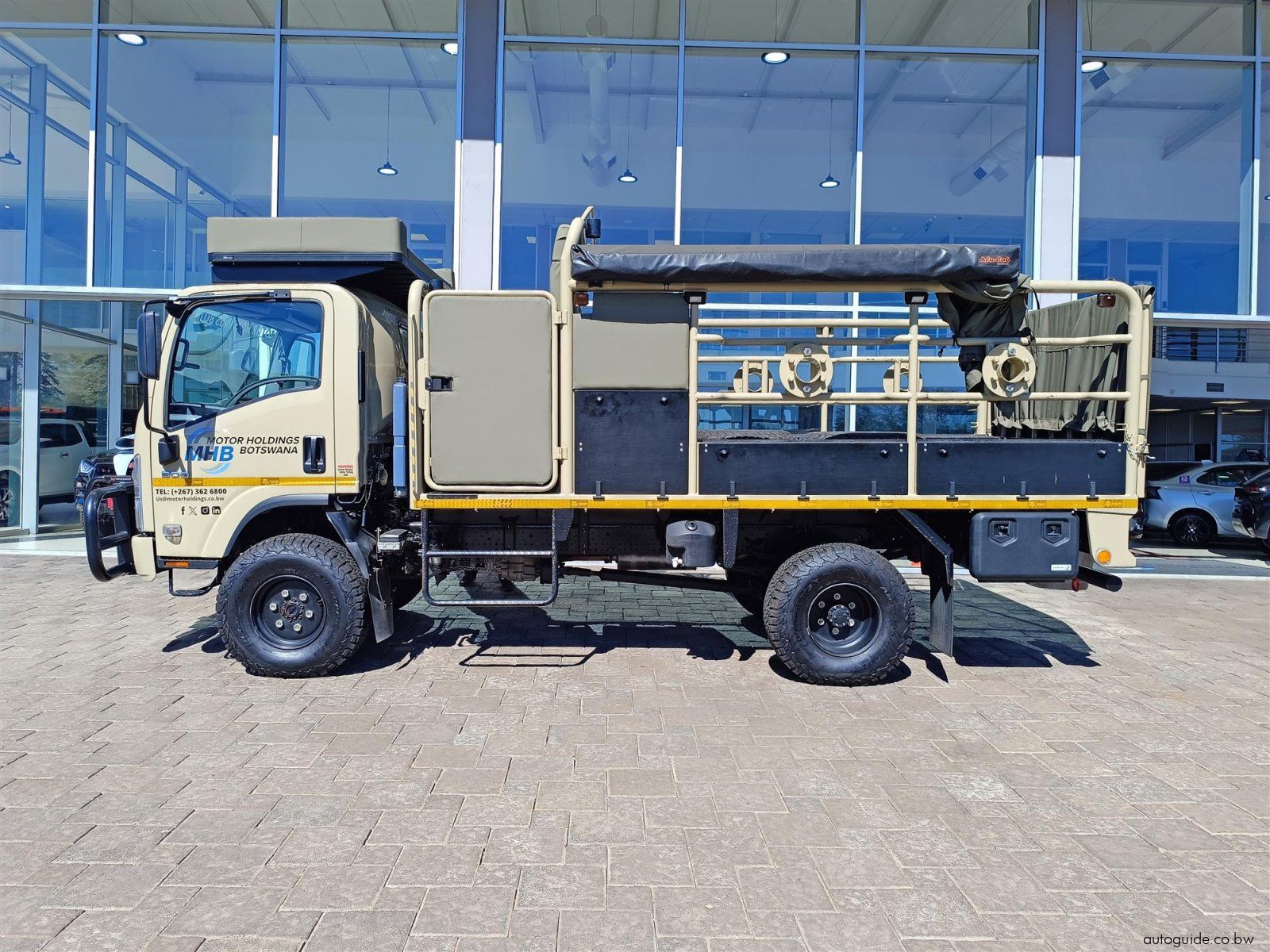 2025 Isuzu NPS 300 photo
