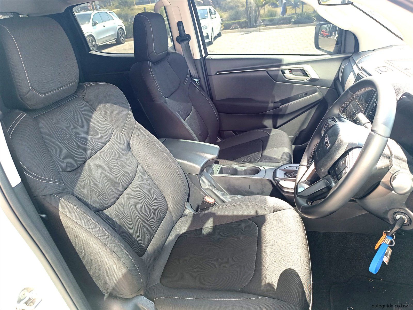 2025 Isuzu D-Max 4x4 3.0L A/T photo