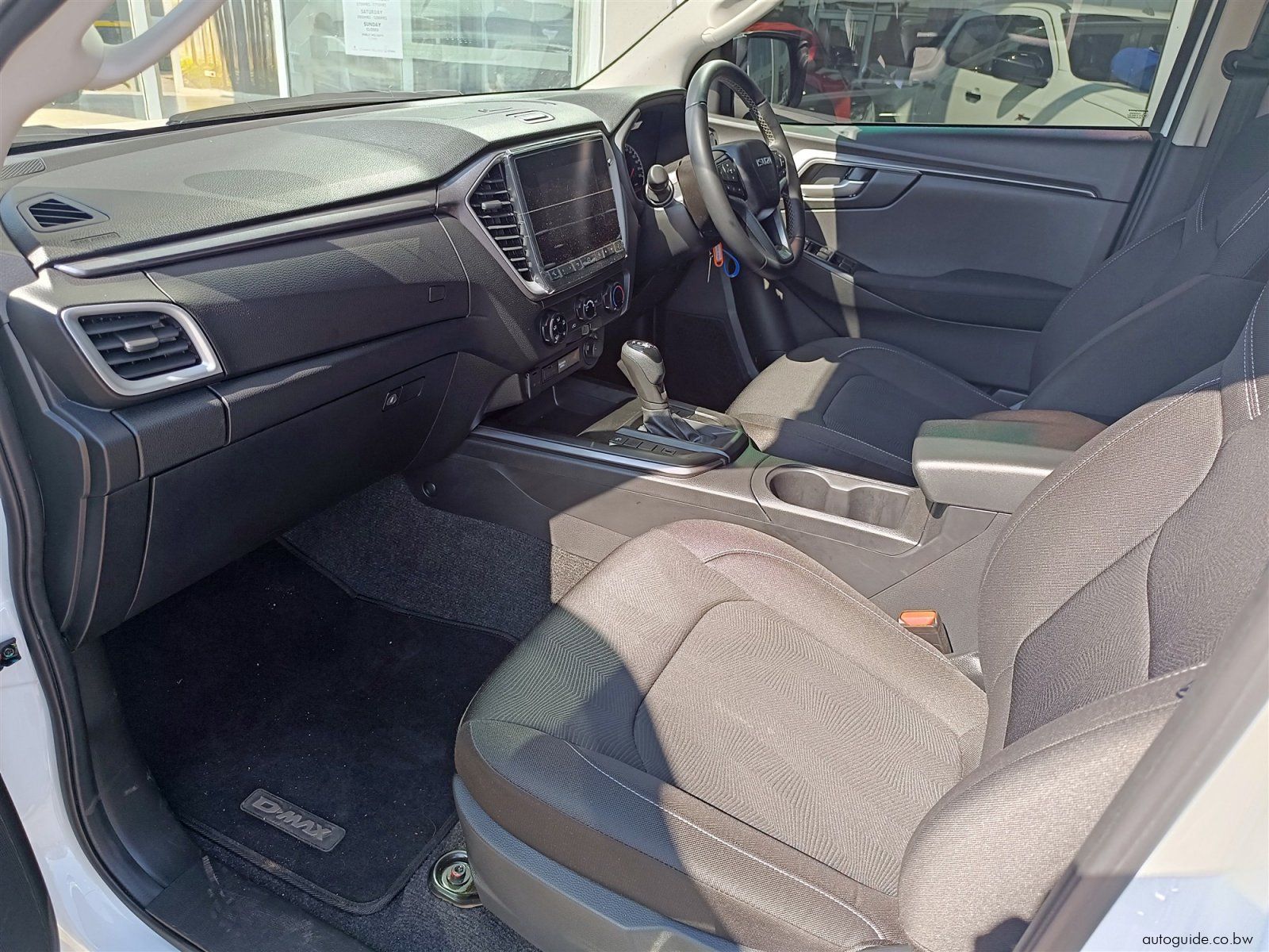 2025 Isuzu D-Max 4x4 3.0L A/T photo