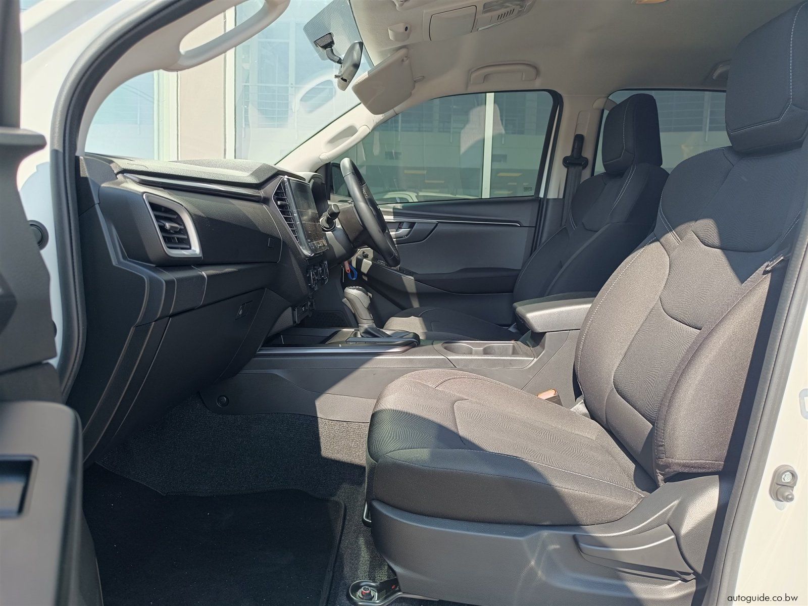 2025 Isuzu D-Max 4x4 3.0L A/T photo