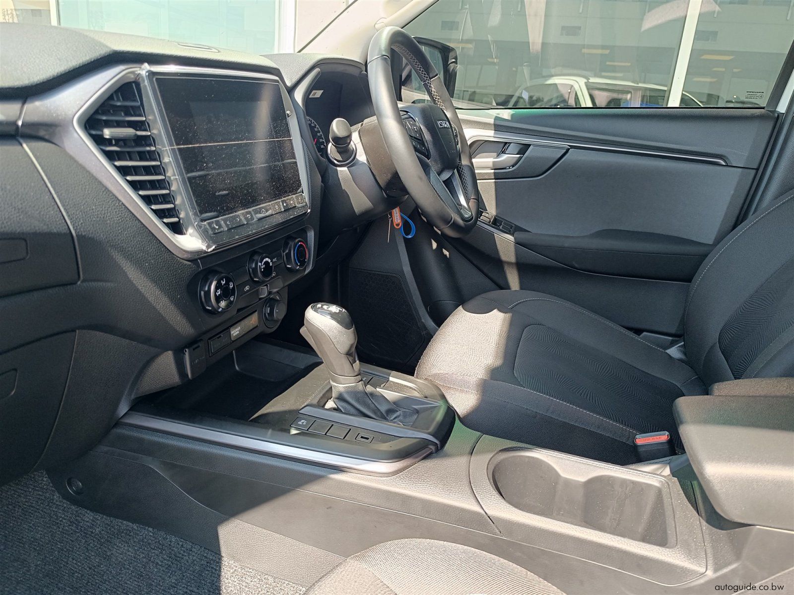 2025 Isuzu D-Max 4x4 3.0L A/T photo