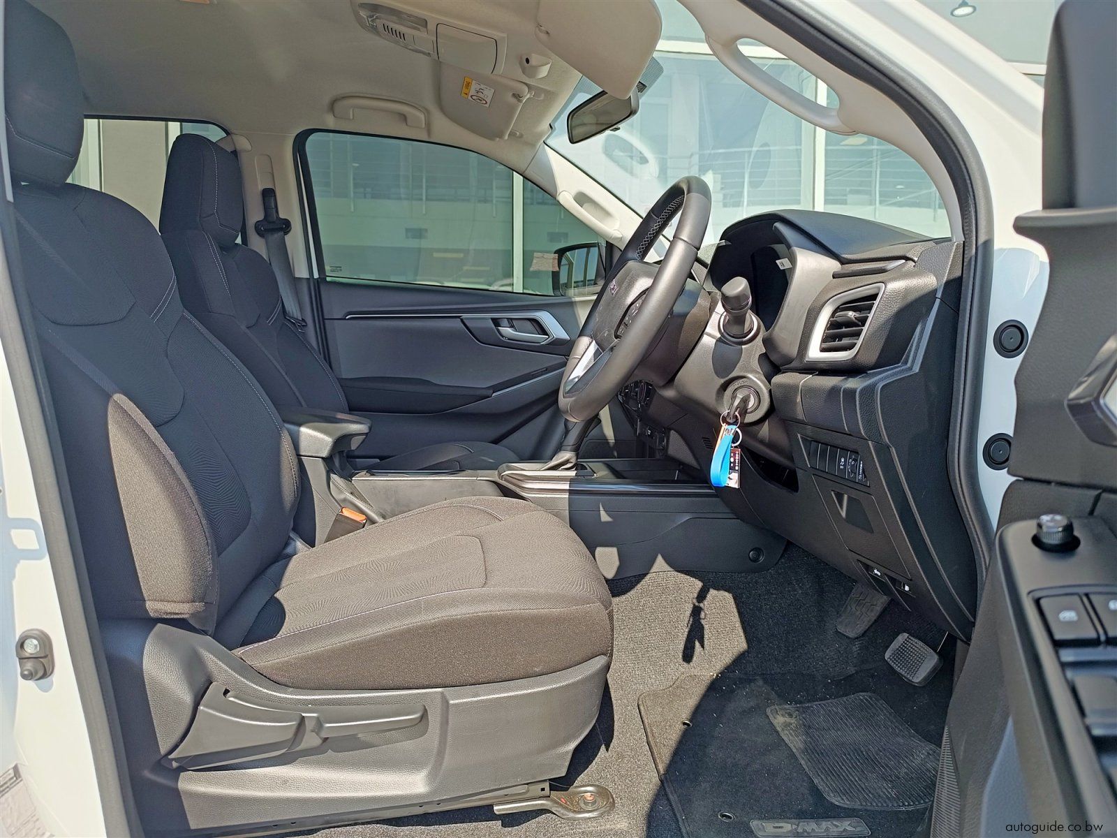 2025 Isuzu D-Max 4x4 3.0L A/T photo