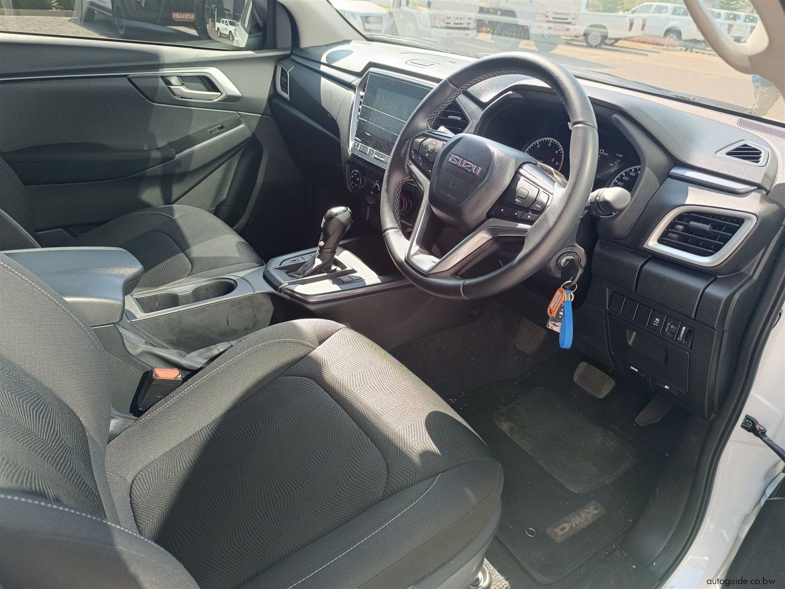 2025 Isuzu D-Max 4x4 3.0L A/T photo