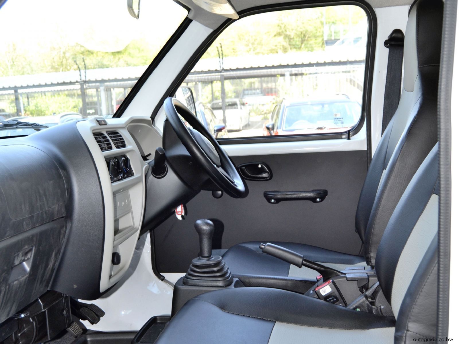 2025 Suzuki Ecco photo