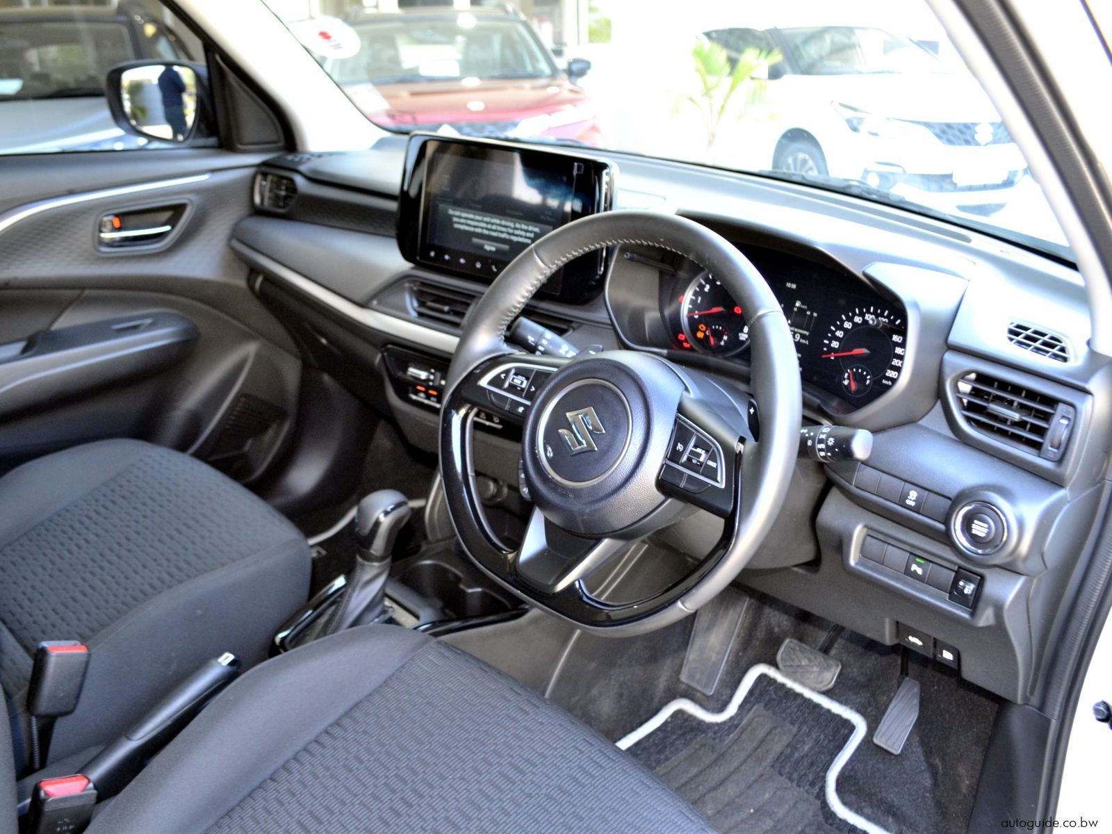 2025 Suzuki Swift photo