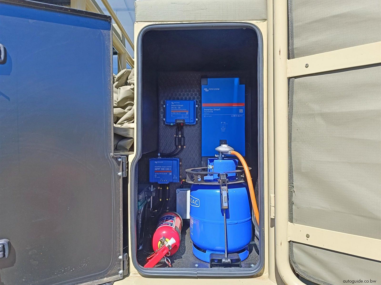 2025 Isuzu NPS 300 pictures